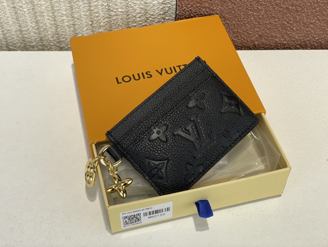 ルイ・ヴィトン LV チャーム カードホルダー モノグラム アンプラント レザー M82132 詳細画像 1