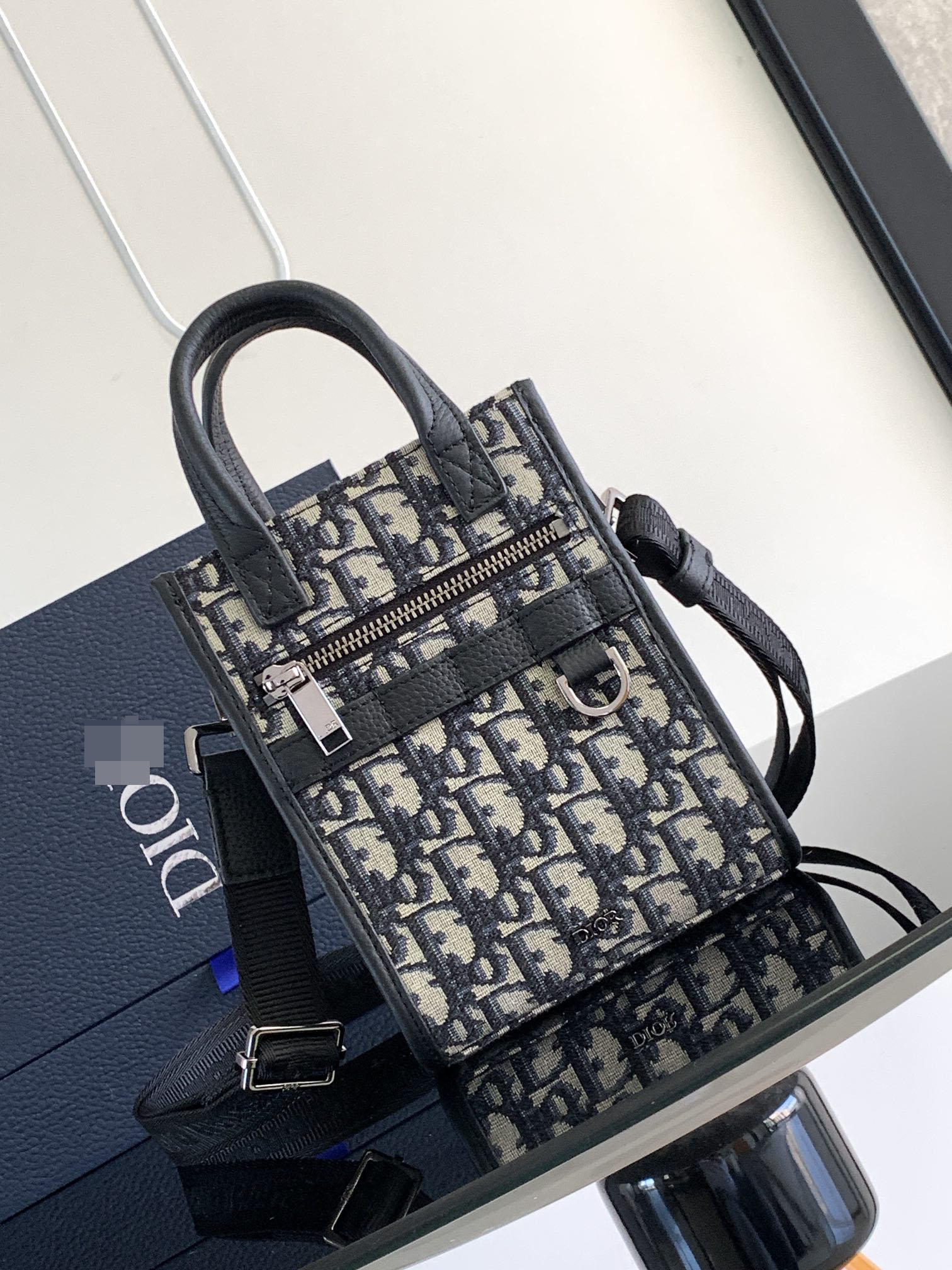 ディオール サファリ ノース サウス ミニ トート バッグ ベージュとブラック Dior オブリーク ジャカードとブラック グレイン カーフスキン 2ESWS017YKY_H27E 詳細画像 1