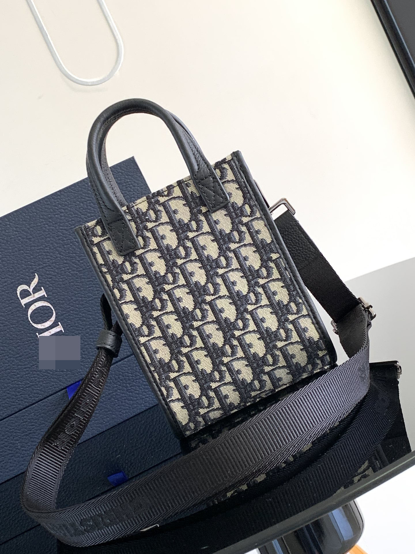 ディオール サファリ ノース サウス ミニ トート バッグ ベージュとブラック Dior オブリーク ジャカードとブラック グレイン カーフスキン 2ESWS017YKY_H27E 詳細画像 2