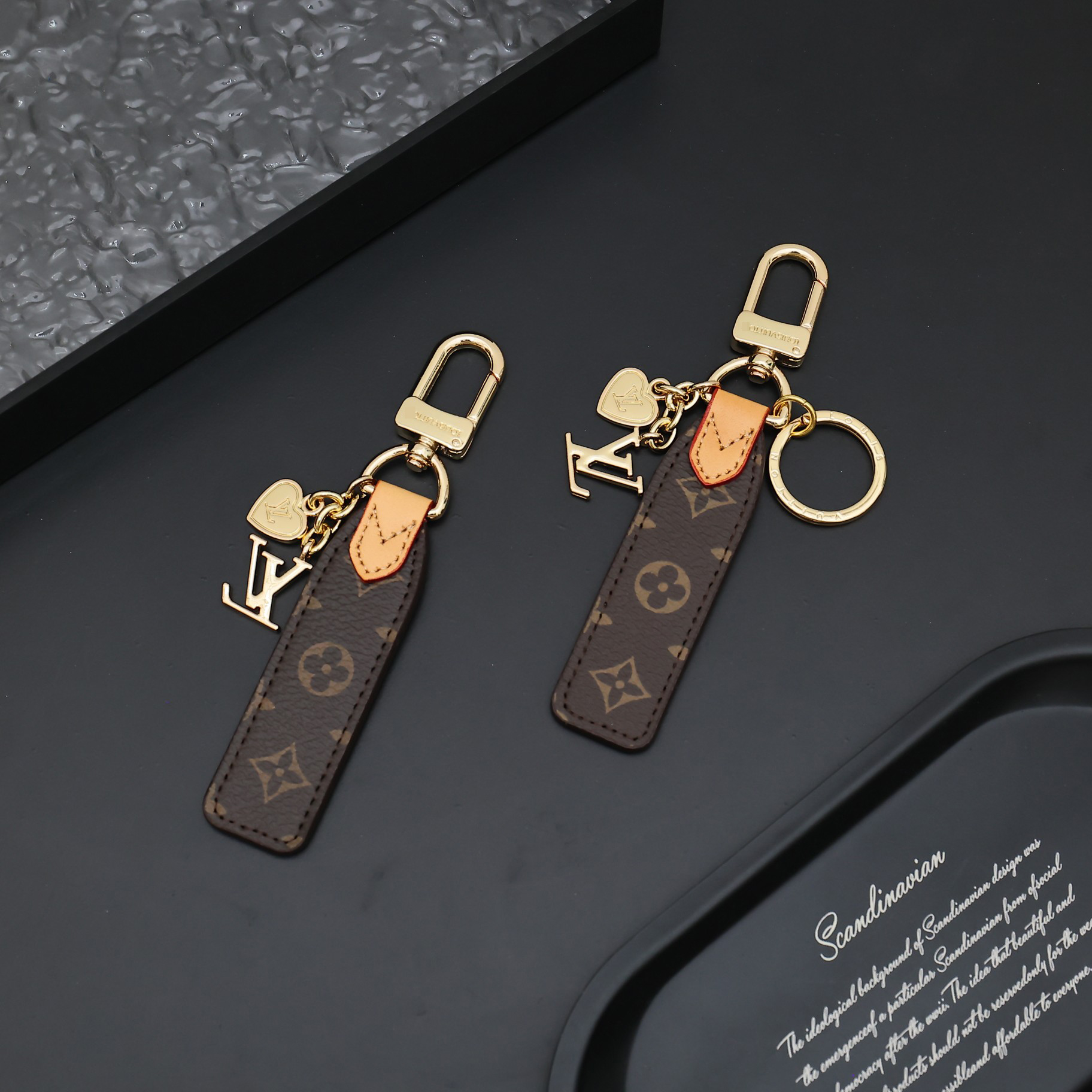 ルイ・ヴィトン LV ポルト クレ バッグチャーム M01184 詳細画像 1