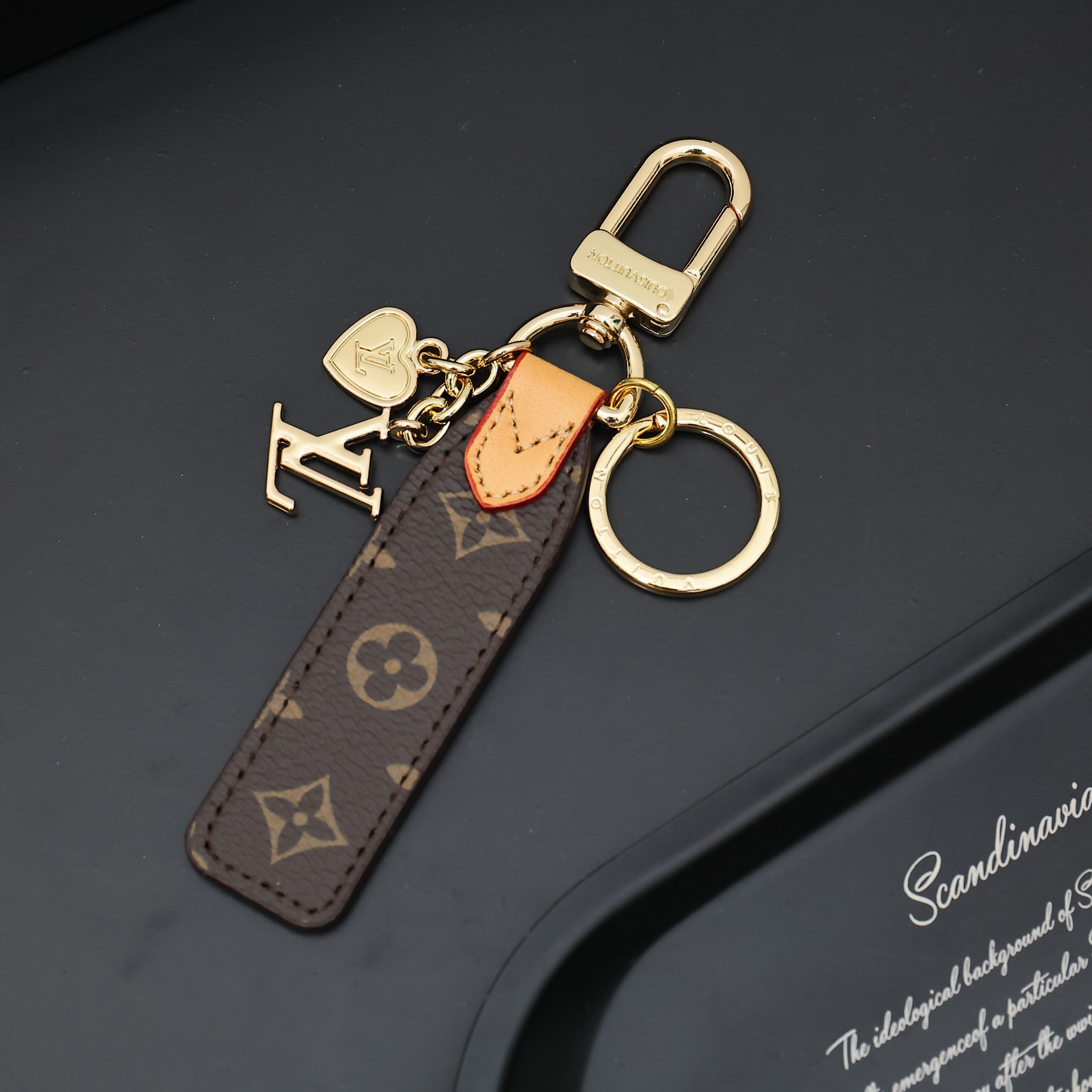 ルイ・ヴィトン LV ポルト クレ バッグチャーム M01184 詳細画像 3