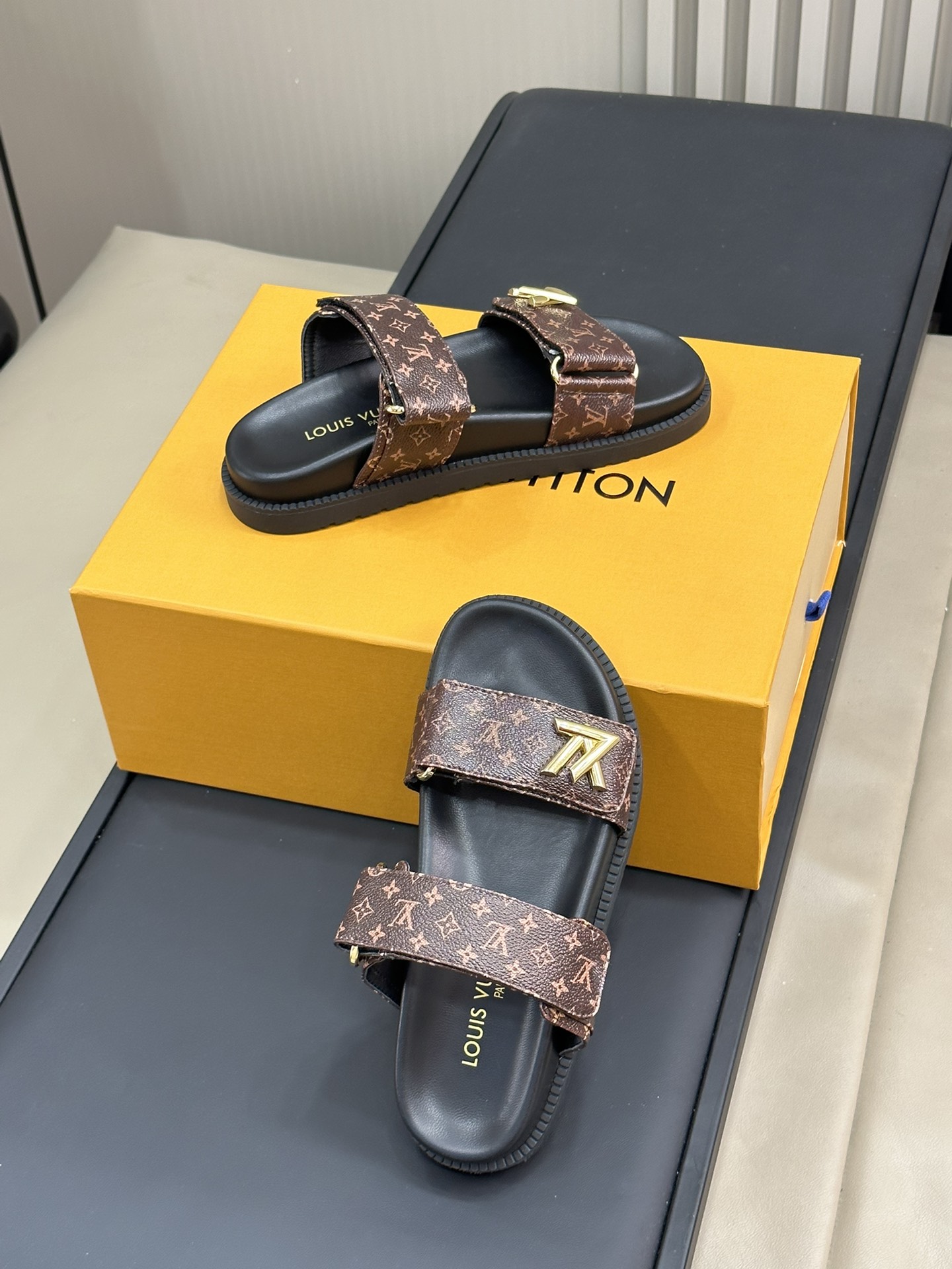 ルイヴィトン LV サンセット フラット コンフォート ミュール 1AD1HK 詳細画像 2
