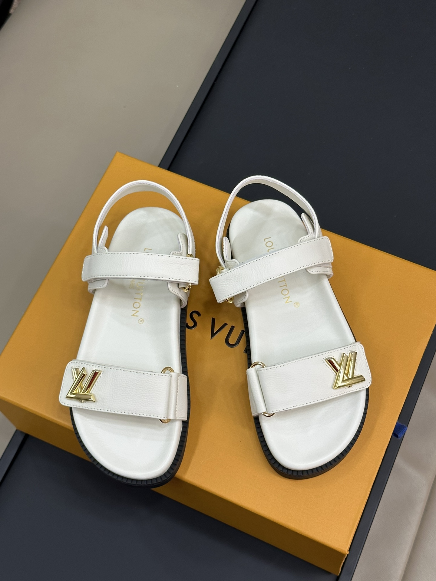 ルイヴィトン LV サンセット コンフォート フラットサンダル 1AC7X9 詳細画像 3