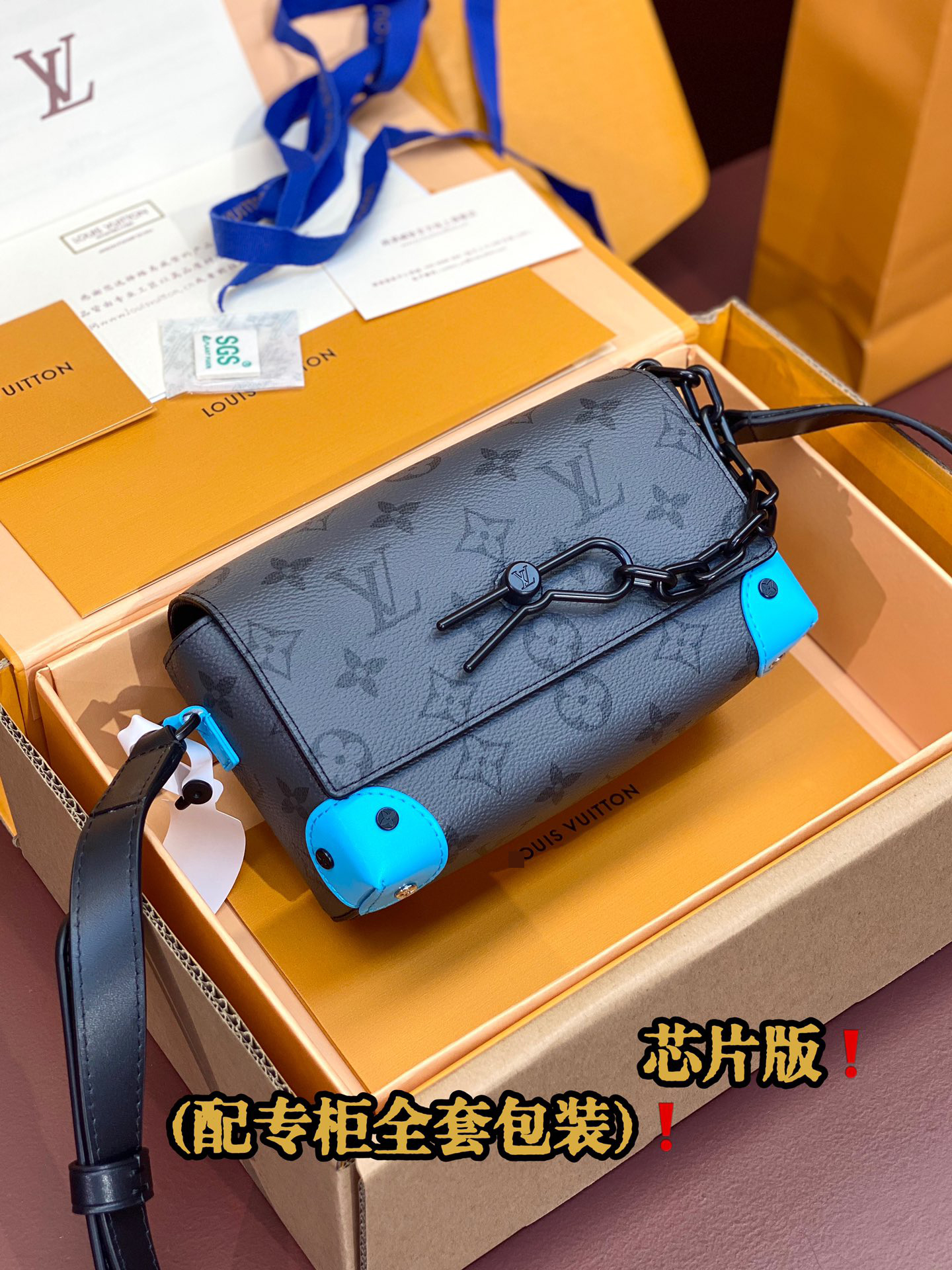 ルイ・ヴィトン スティーマー ウェアラブルウォレット モノグラム エクリプス キャンバス M11496 詳細画像 1