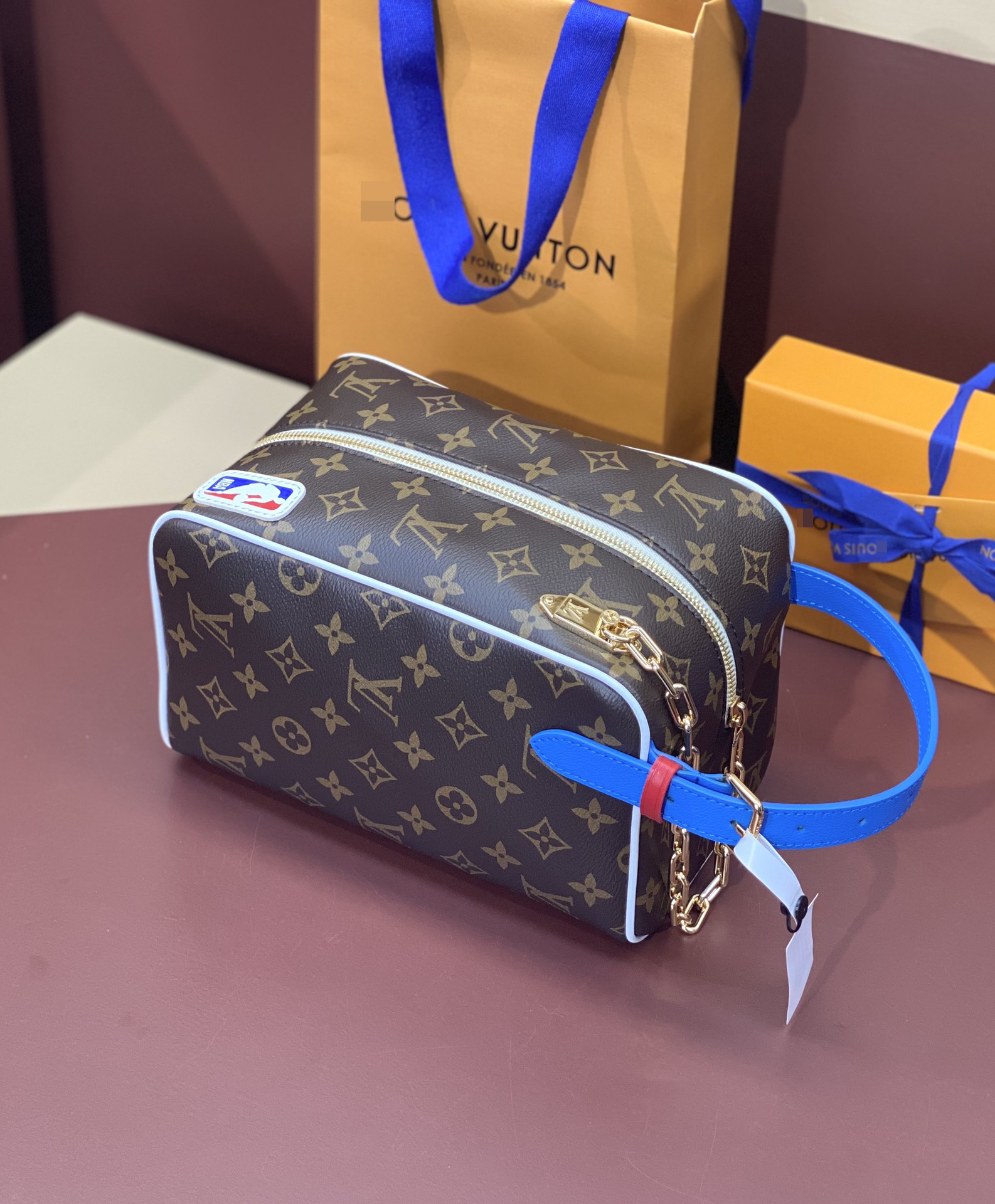 ルイ・ヴィトン LV×NBA クローク ドップキット ハンドバッグ M45588 詳細画像 1