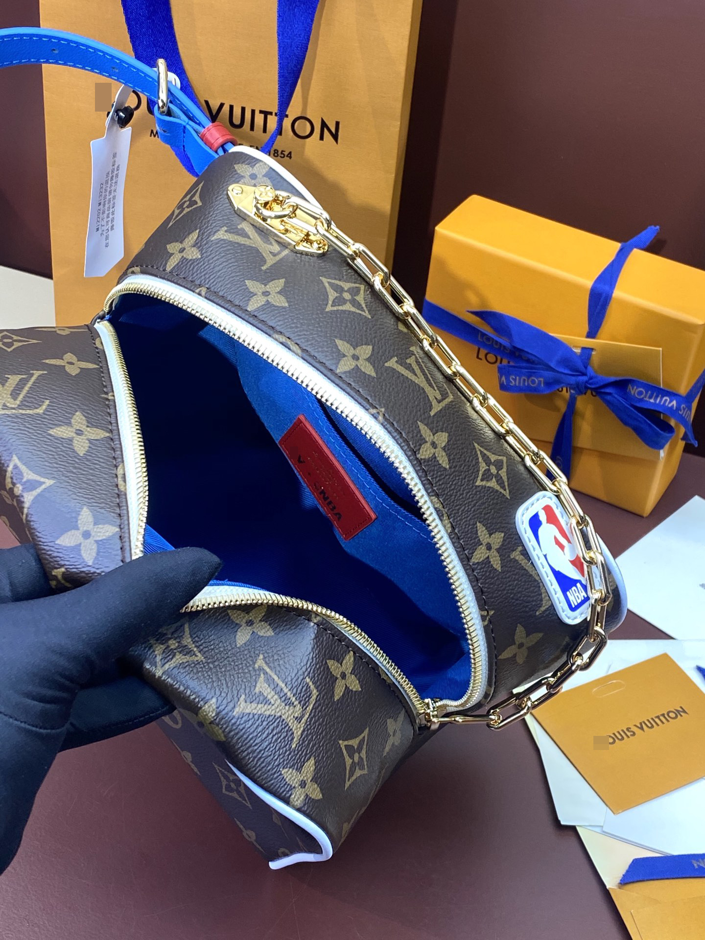 ルイ・ヴィトン LV×NBA クローク ドップキット ハンドバッグ M45588 詳細画像 3