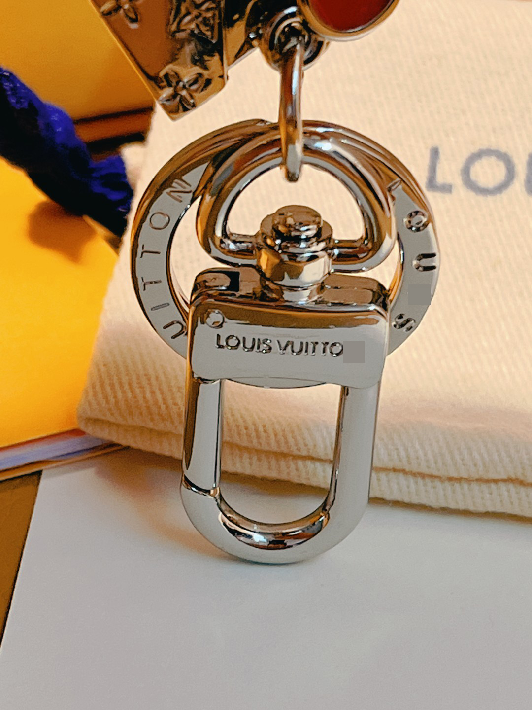 ルイヴィトン LV エンベロープ キーチェーン M01296 詳細画像 1