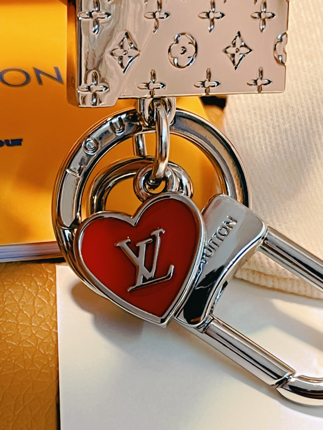 ルイヴィトン LV エンベロープ キーチェーン M01296 詳細画像 2