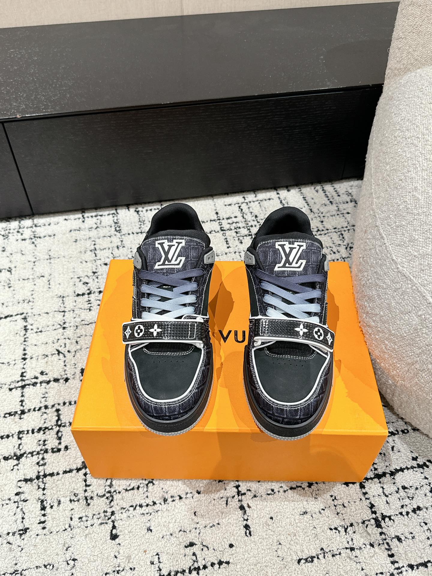 ルイヴィトン LV トレーナー スニーカー 1ADE2K 詳細画像 1