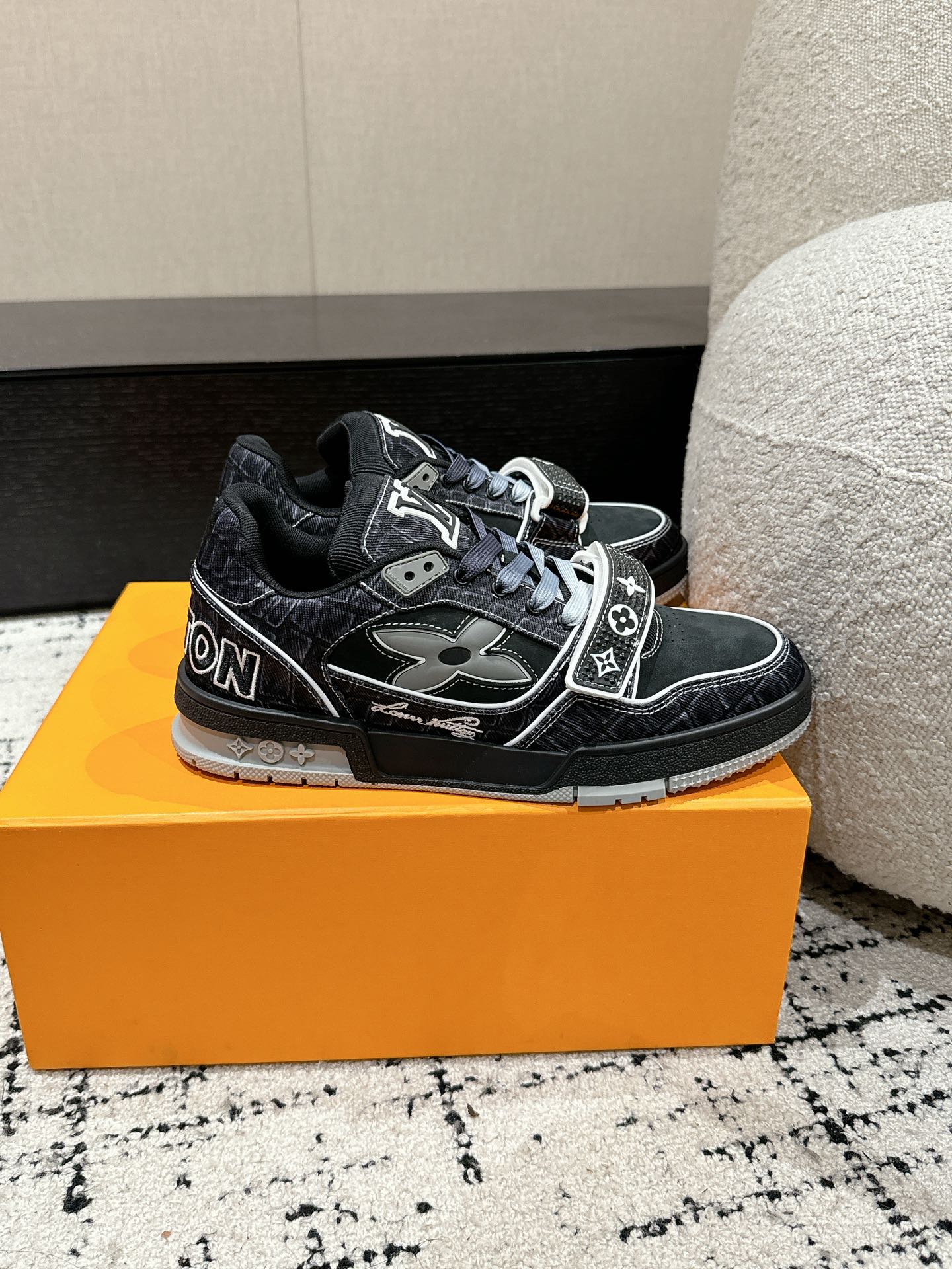 ルイヴィトン LV トレーナー スニーカー 1ADE2K 詳細画像 2