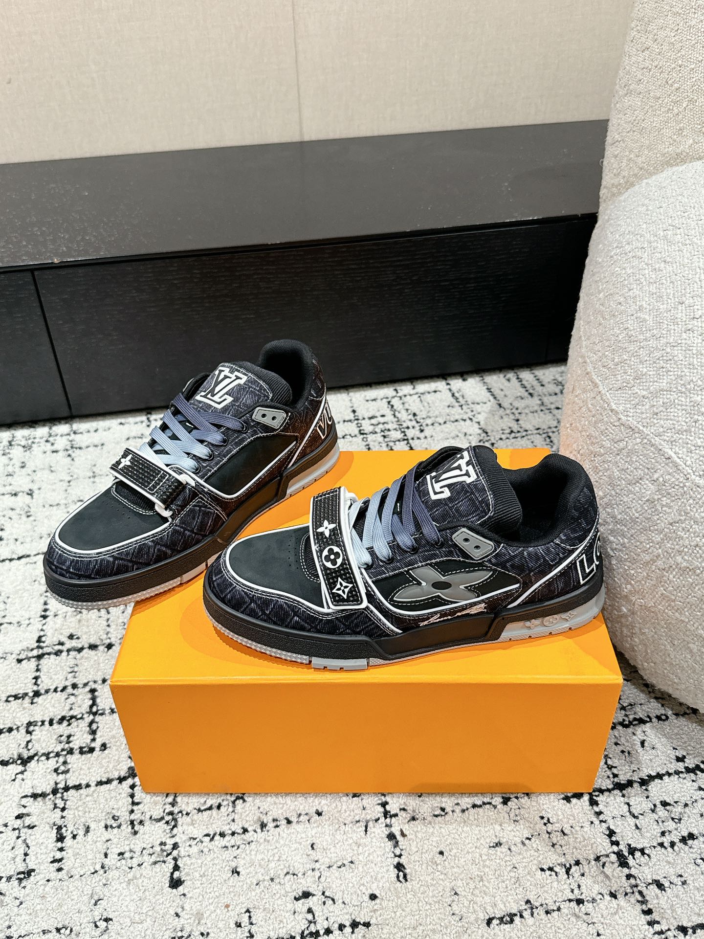 ルイヴィトン LV トレーナー スニーカー 1ADE2K 詳細画像 3