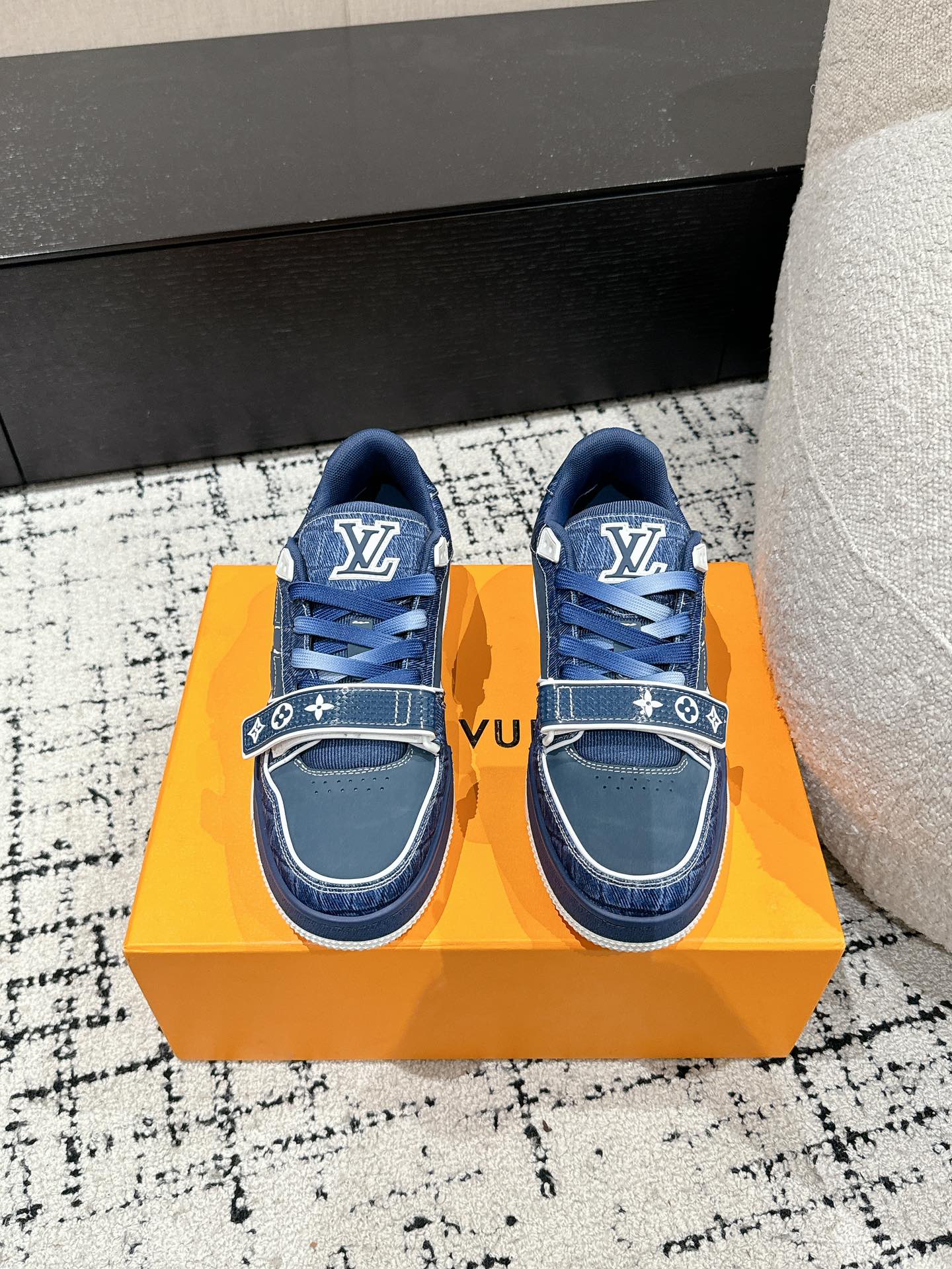 ルイヴィトン LV トレーナー スニーカー 1ADE32 詳細画像 1