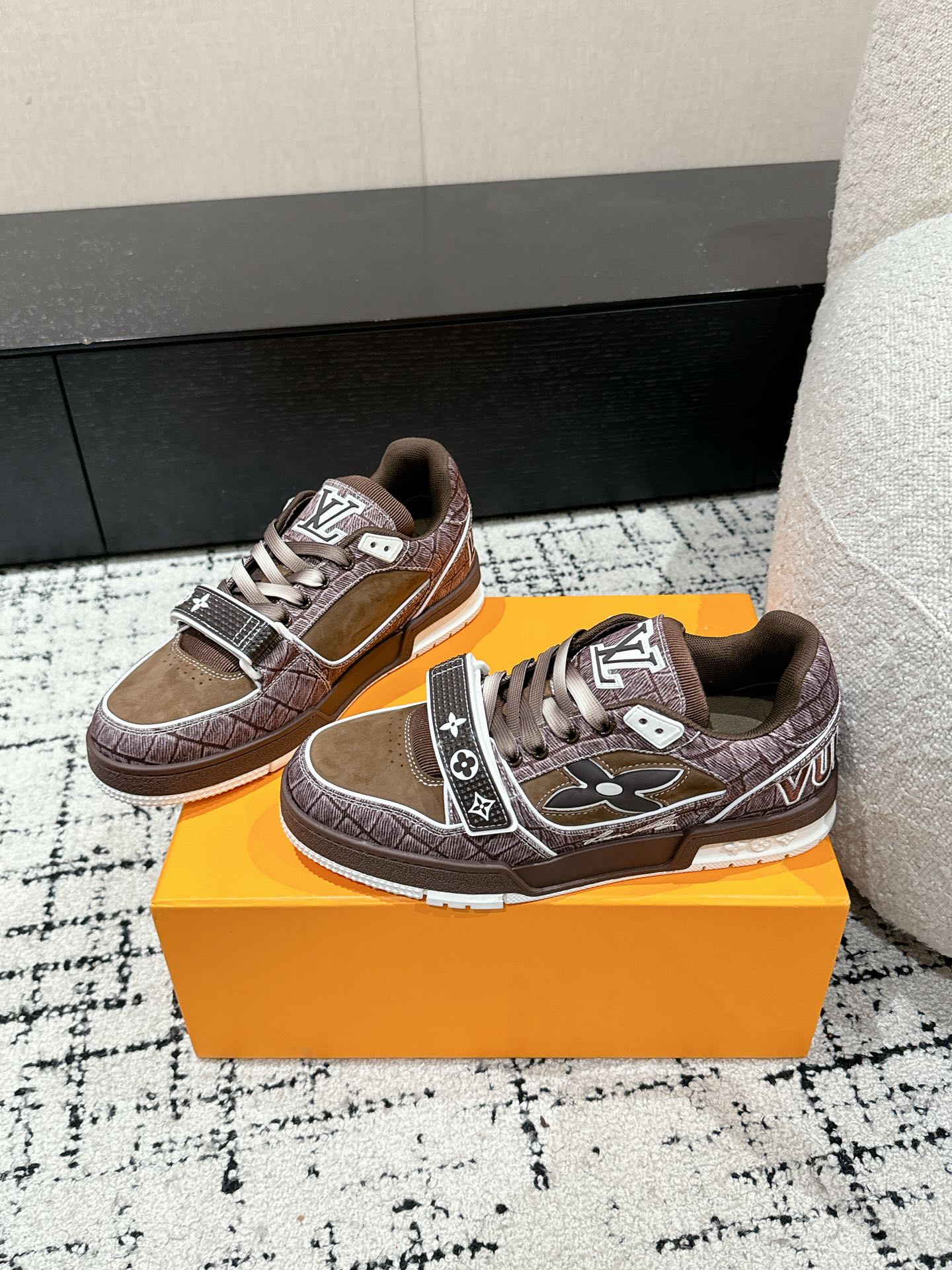 ルイヴィトン LV トレーナー スニーカー 1ADE1Z 詳細画像 3