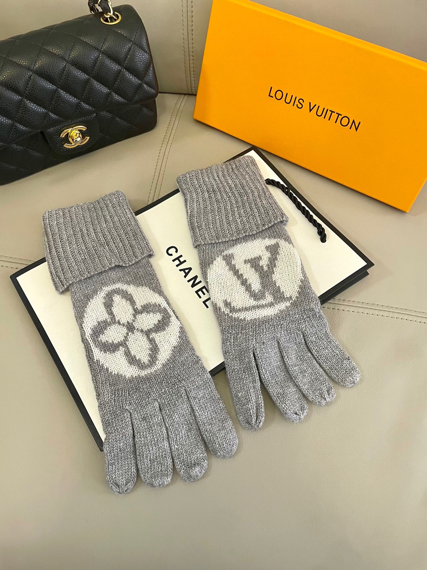 ルイヴィトン LV メダリオン グローブ S00 M94589 詳細画像 2
