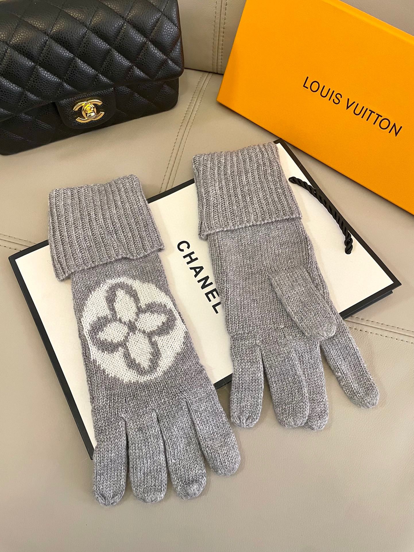ルイヴィトン LV メダリオン グローブ S00 M94589 詳細画像 3