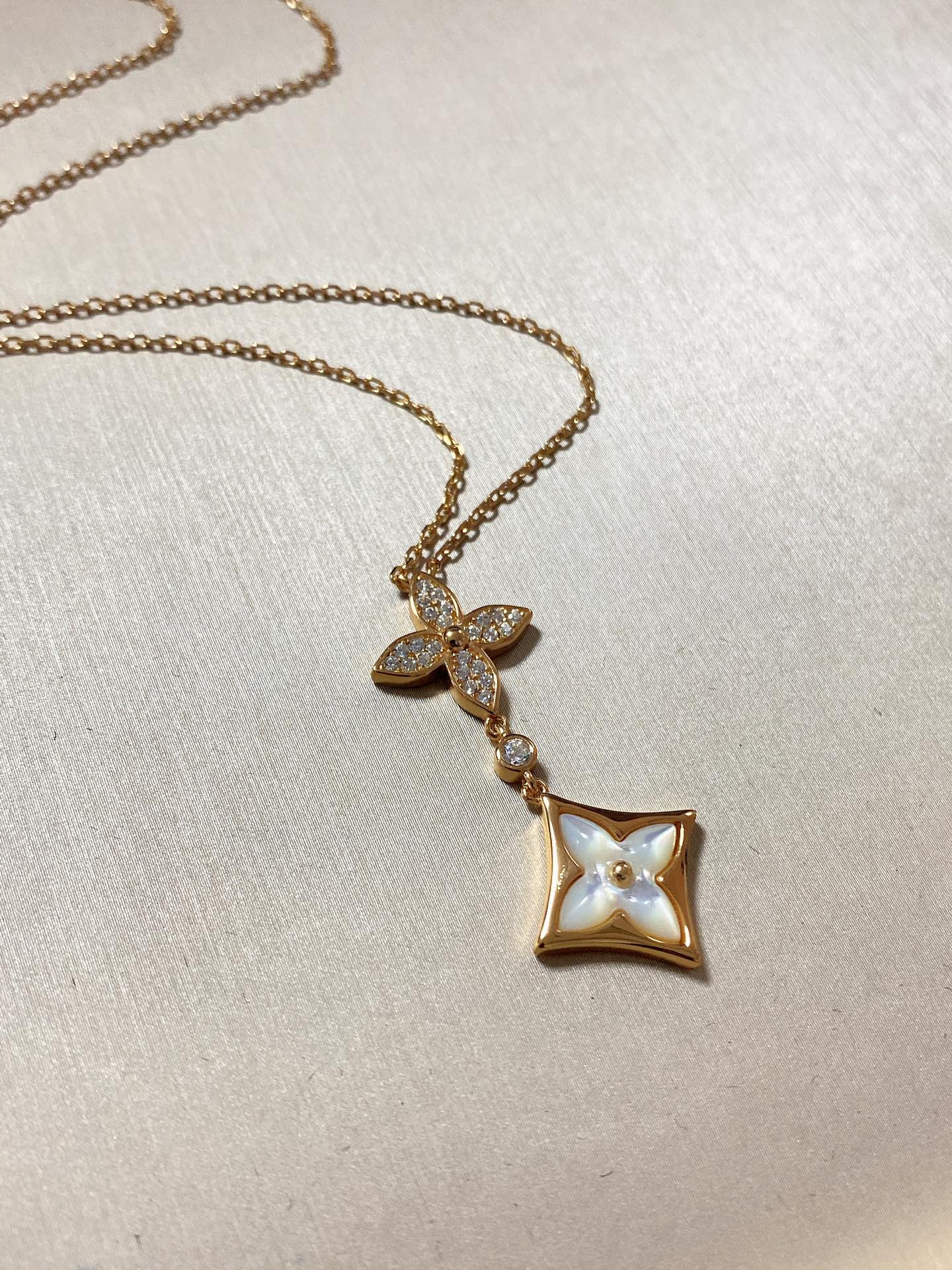 ルイ・ヴィトン カラーブロッサム ダブルスターペンダント Q94676 詳細画像 3
