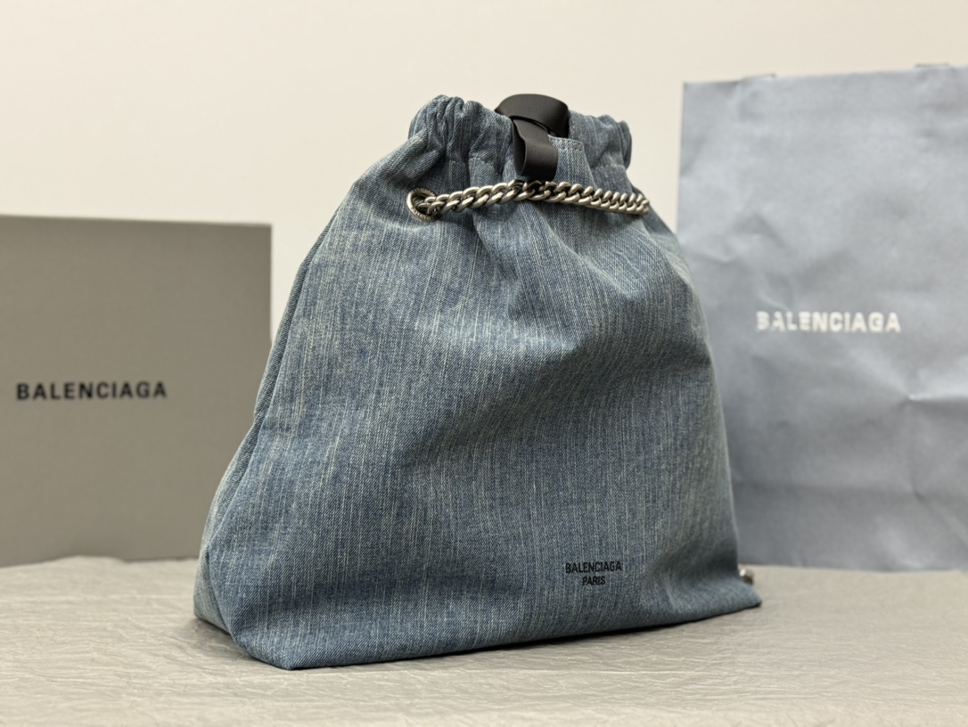 Balenciaga's new Crush Tote bag 7429422AAYA4661 詳細画像 2