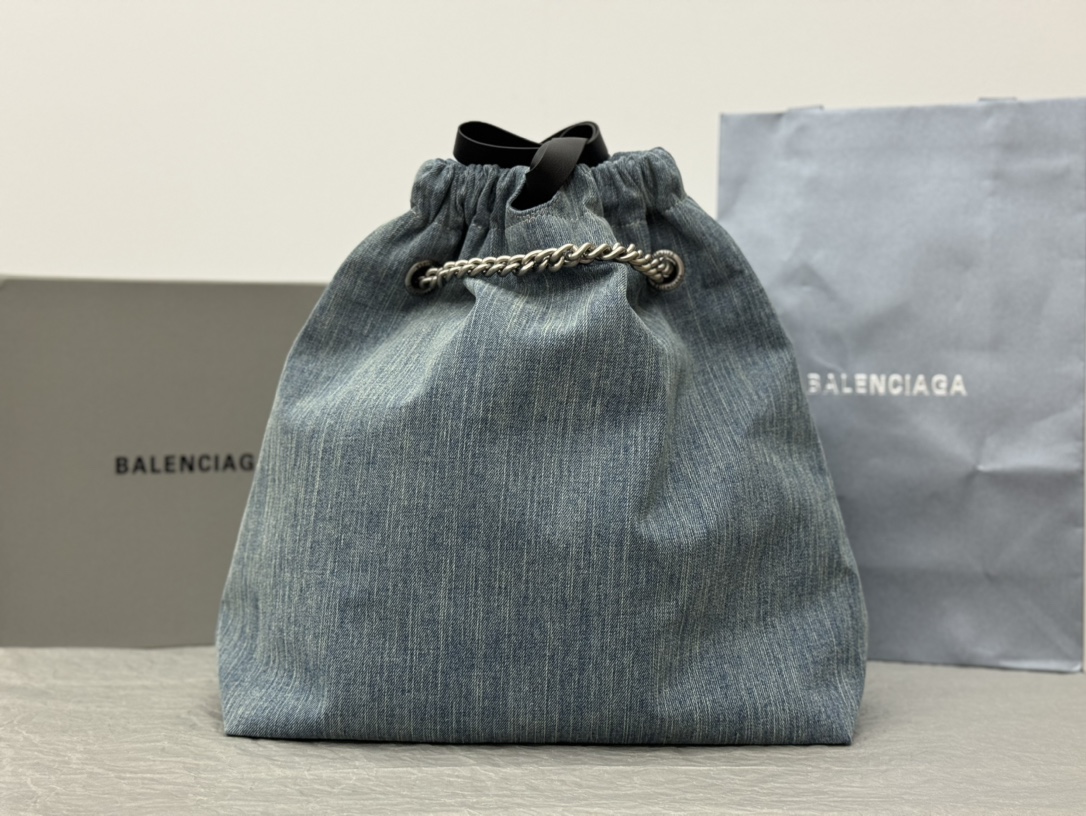 Balenciaga's new Crush Tote bag  7429422AAYA4661 詳細画像 3