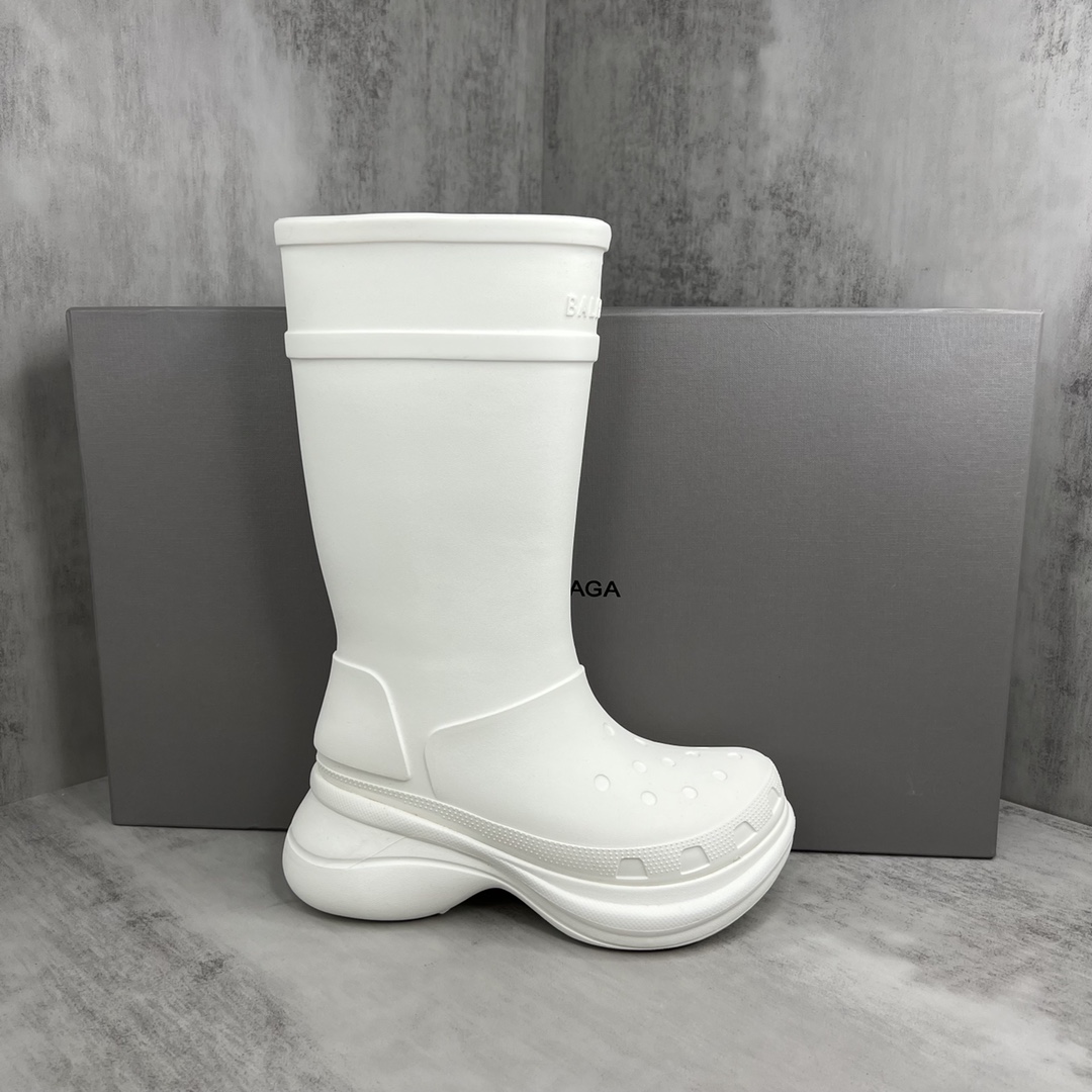 バレンシアガ x CROCS™ ブーツ 677388W1S8E9000 詳細画像 1