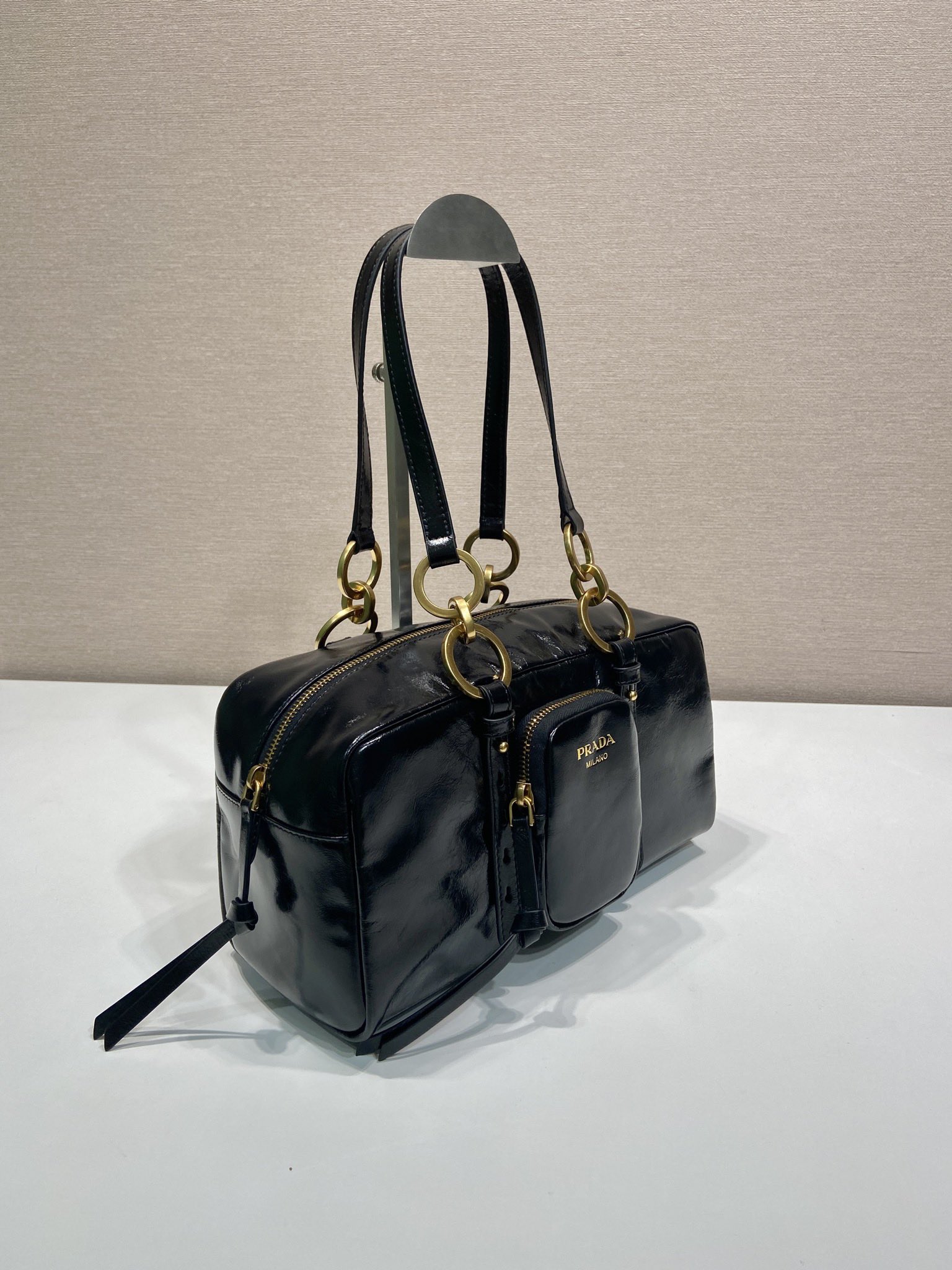 プラダ ダングル ミディアム レザー トップハンドルバッグ 1BB138_2CYR_F0002_V_OOO 詳細画像 3
