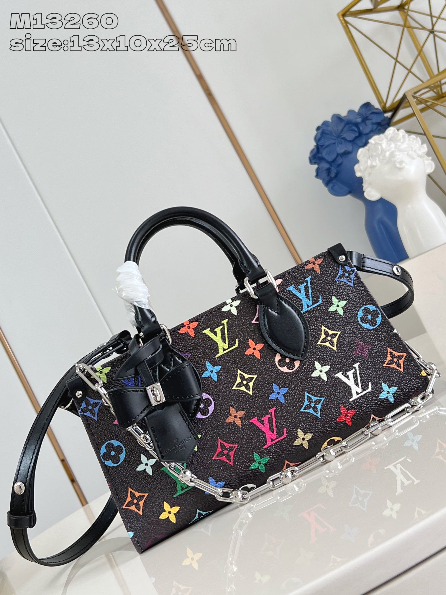 ルイ・ヴィトン LV × TM オンザゴー イースト ウェスト チェーン アザー モノグラム キャンバス M13260 詳細画像 1