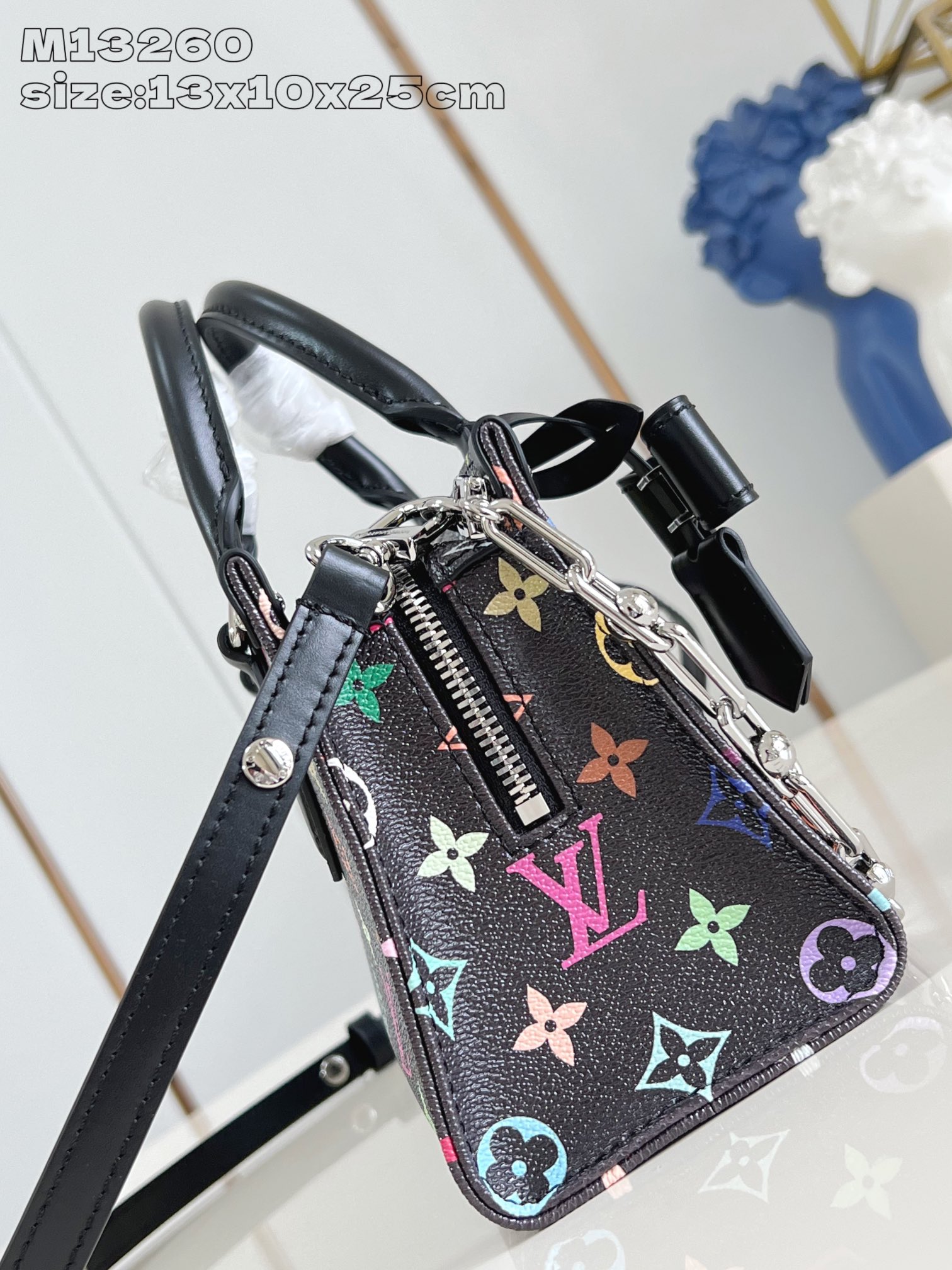 ルイ・ヴィトン LV × TM オンザゴー イースト ウェスト チェーン アザー モノグラム キャンバス M13260 詳細画像 3