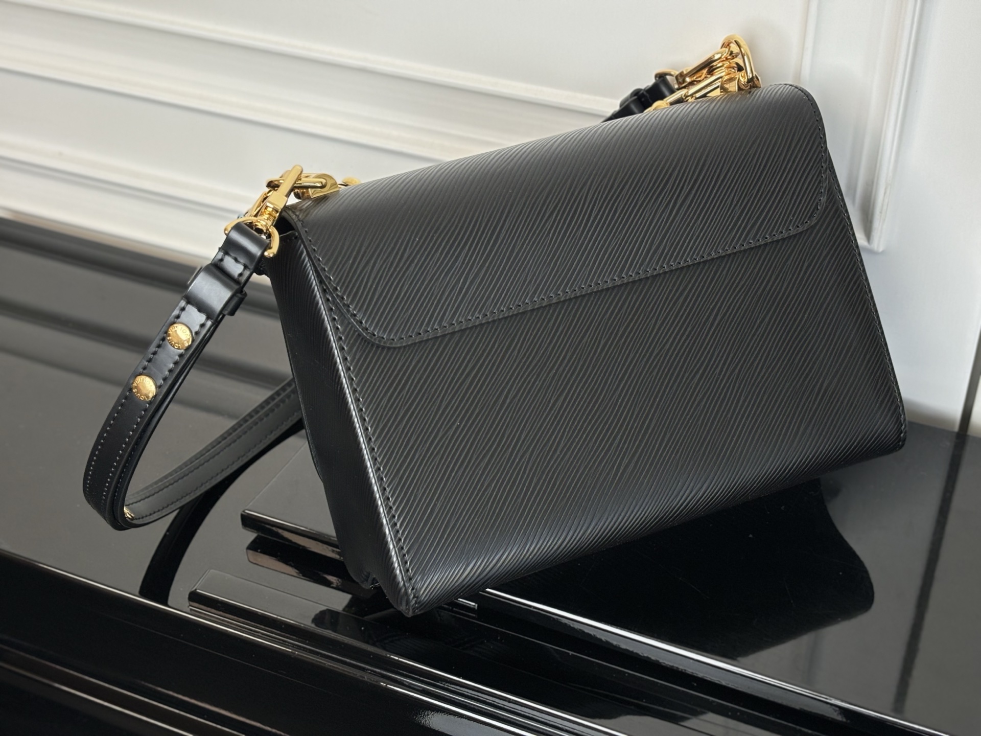 ルイ・ヴィトン LV × TM ツイスト MM M13243 詳細画像 3