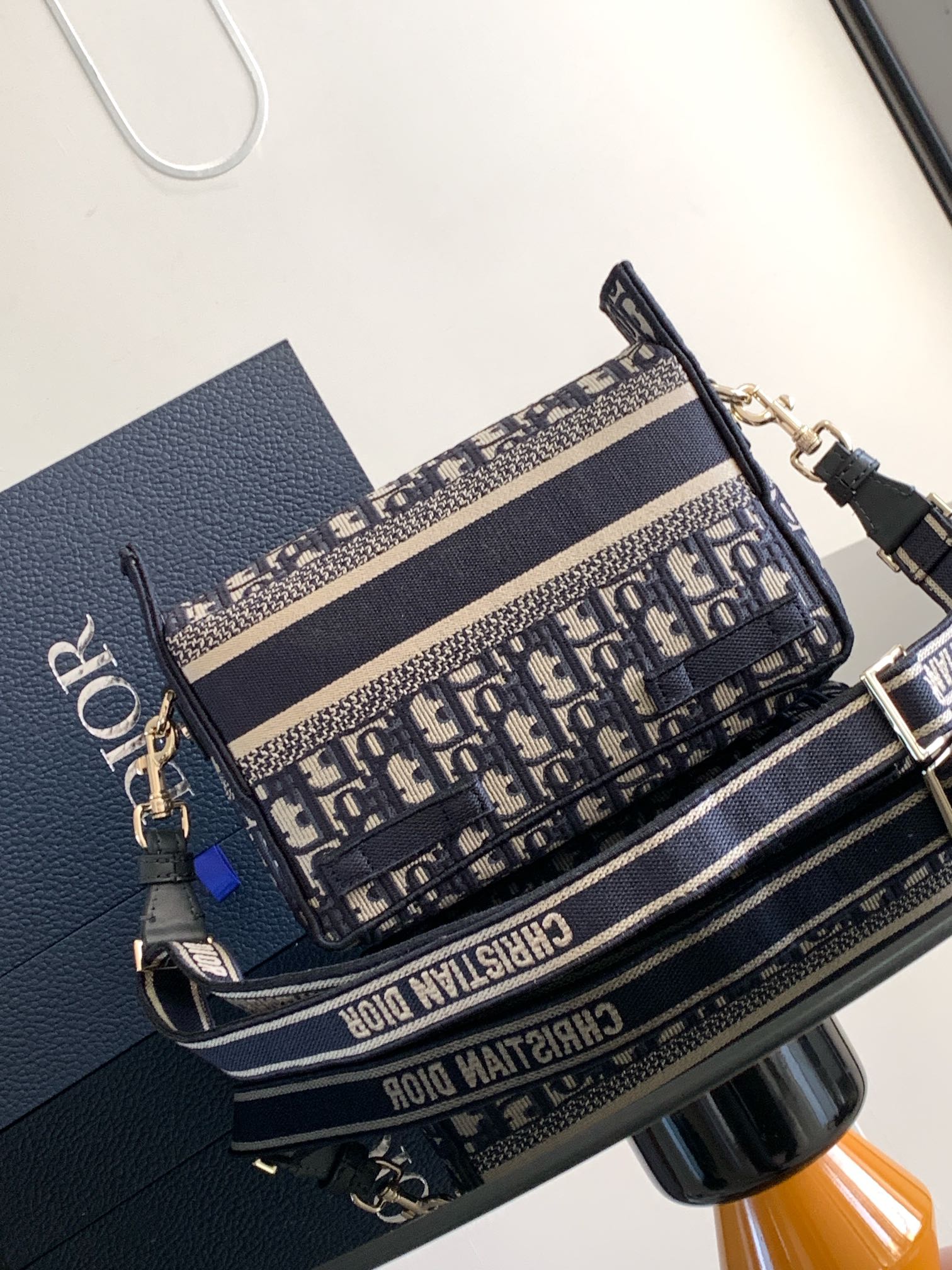 スモール ディオールキャンプ バッグ ブルー ディオール オブリーク エンブロイダリー M1241ORIW_M928 詳細画像 3