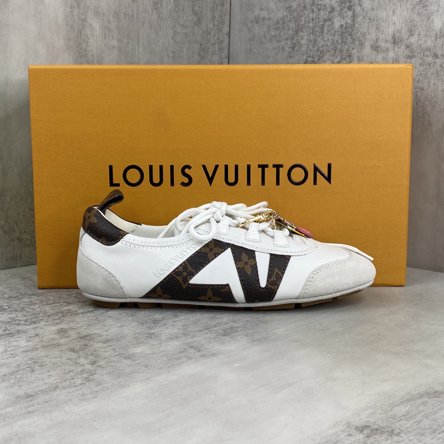 ルイ・ヴィトン LV スニーカー 1AHNC6 詳細画像 1
