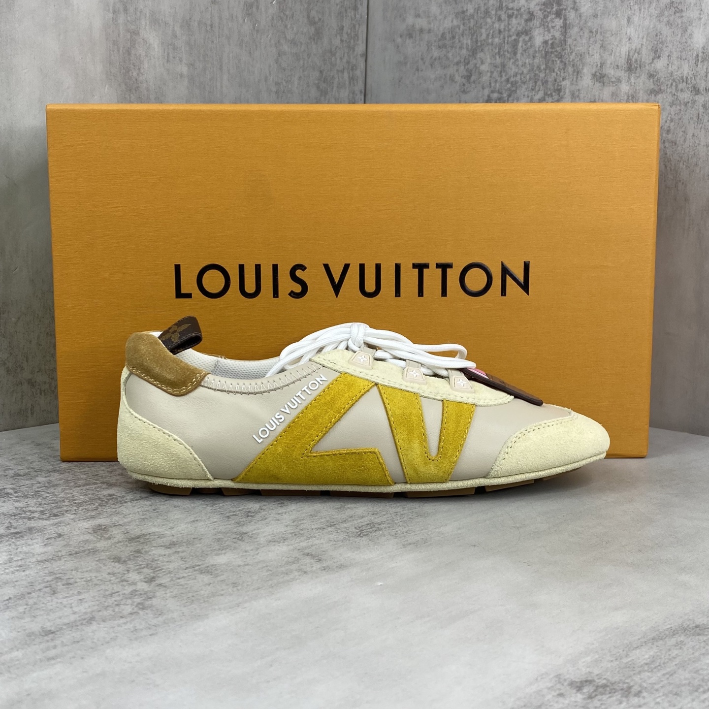 ルイ・ヴィトン LV スニーカー 1AHNES 詳細画像 1