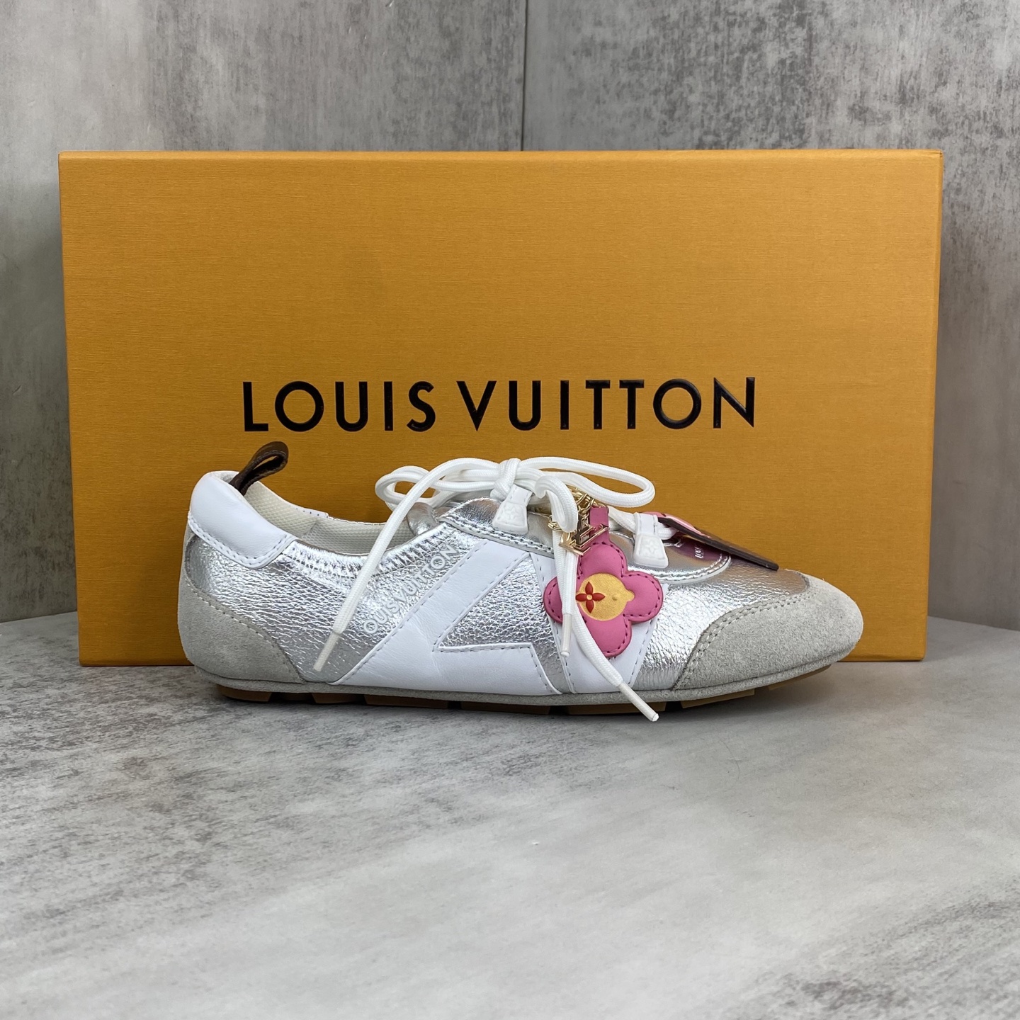 ルイ・ヴィトン LV スニーカー 1AHOJC 詳細画像 1