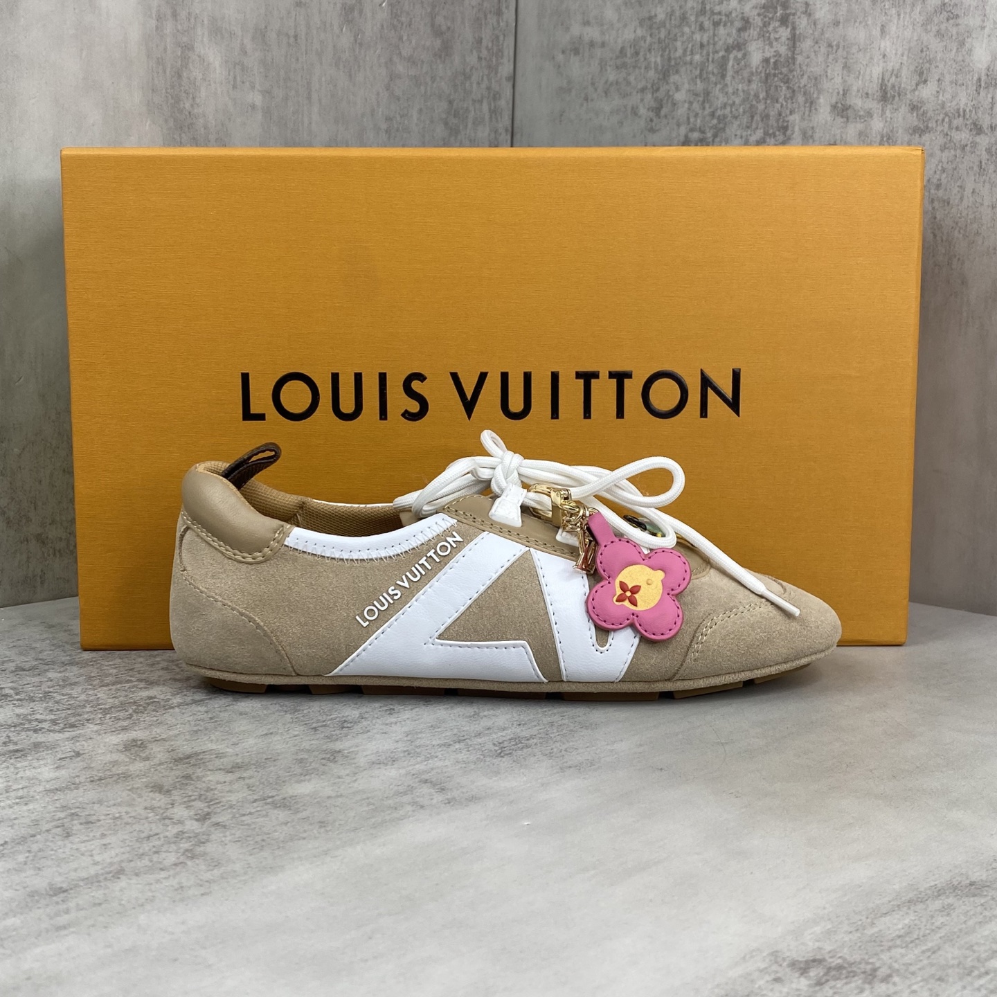 ルイ・ヴィトン LV スニーカー 1AHNFA 詳細画像 1
