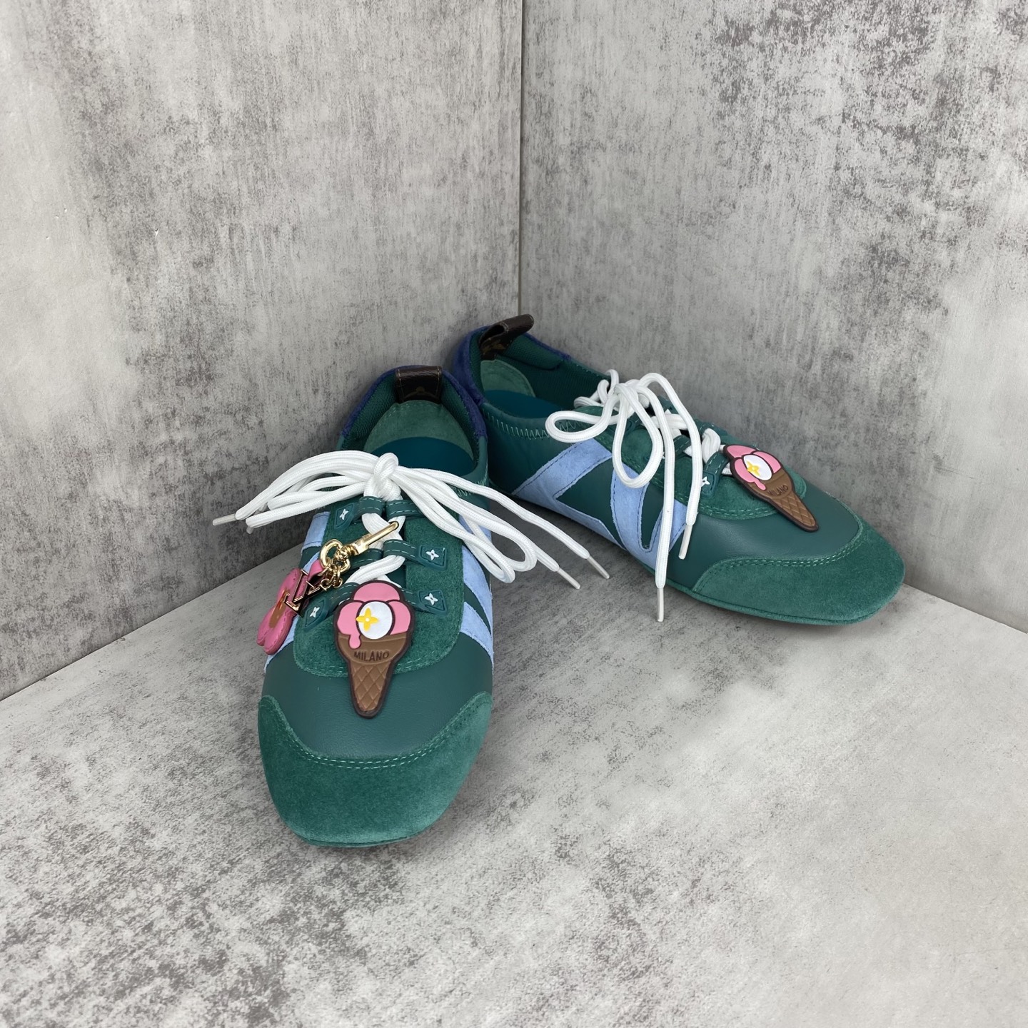 ルイ・ヴィトン LV スニーカー 1AHNDW 詳細画像 2