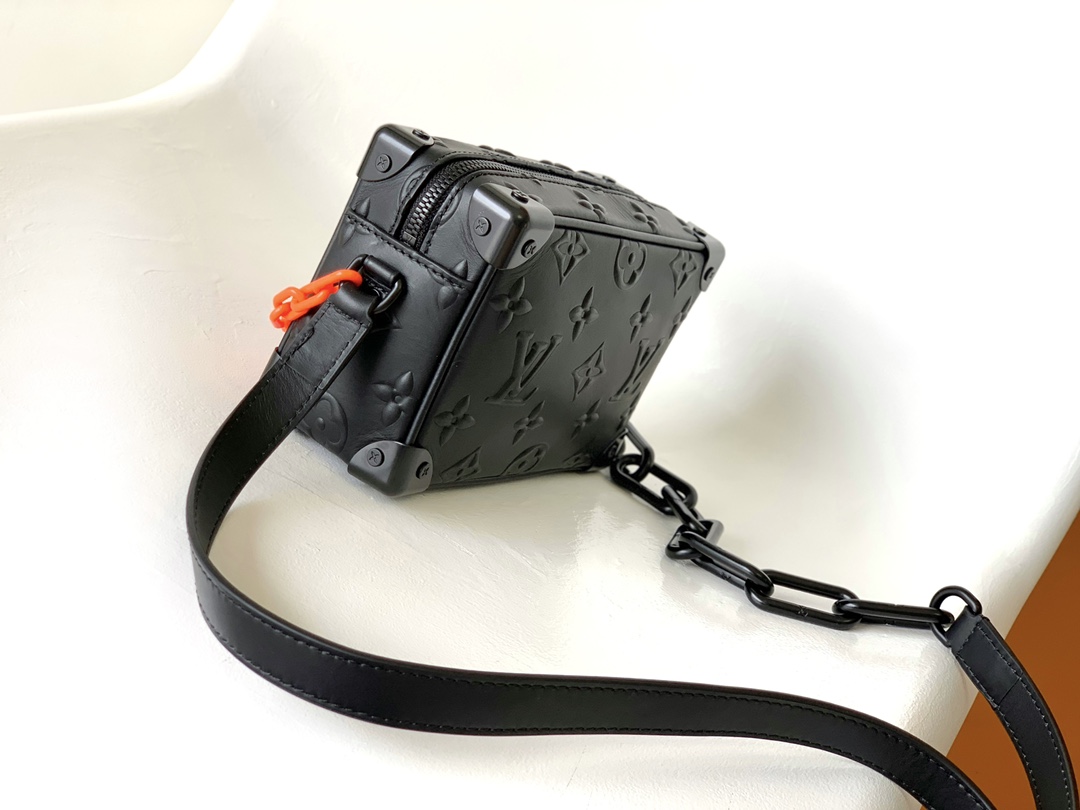ルイ・ヴィトン ミニソフトトランク モノグラム ブラック M58906 詳細画像 2
