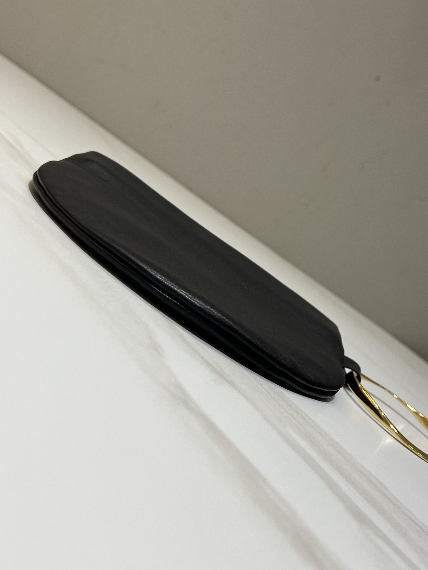 ザ・ロウ ジオ ブレスレット クラッチレザー ブラック W1793L148BAG 詳細画像 3