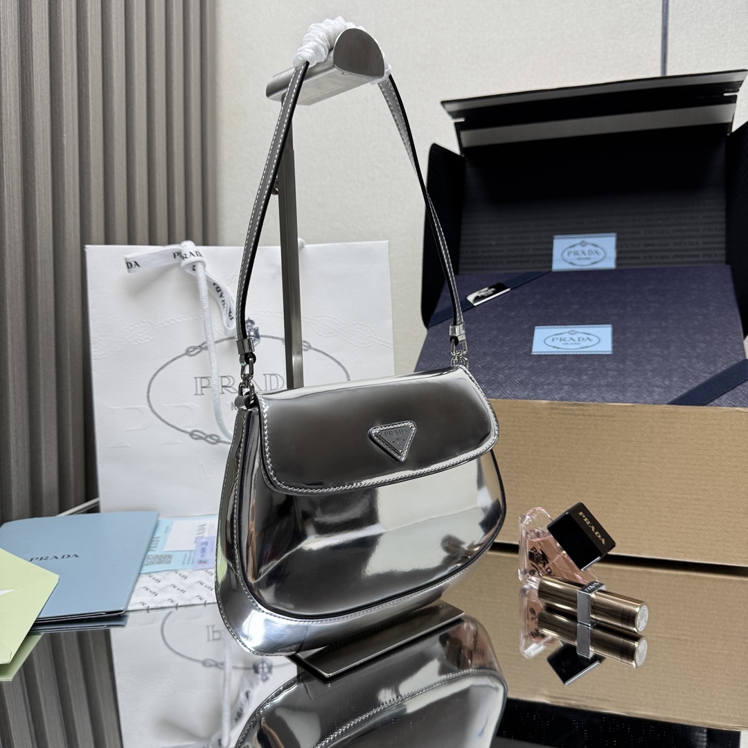 プラダ クレオ ブラッシュドレザー ミニバッグ 1BH188_ZO6_F0118_V_HOM 詳細画像 3