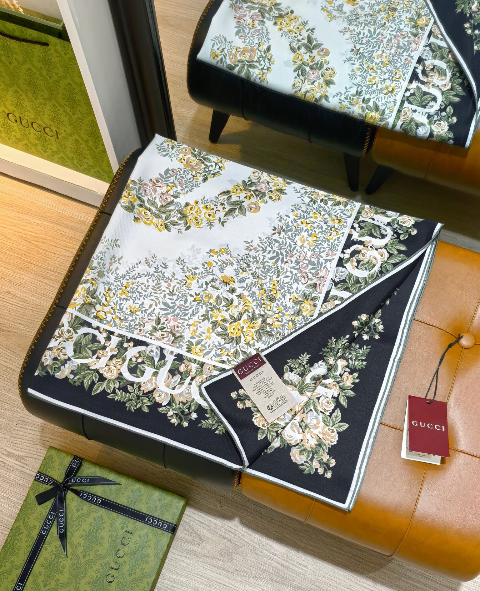 グッチ インターロッキングG フローラルプリント シルク カレ 783157 3G001 1079 詳細画像 1