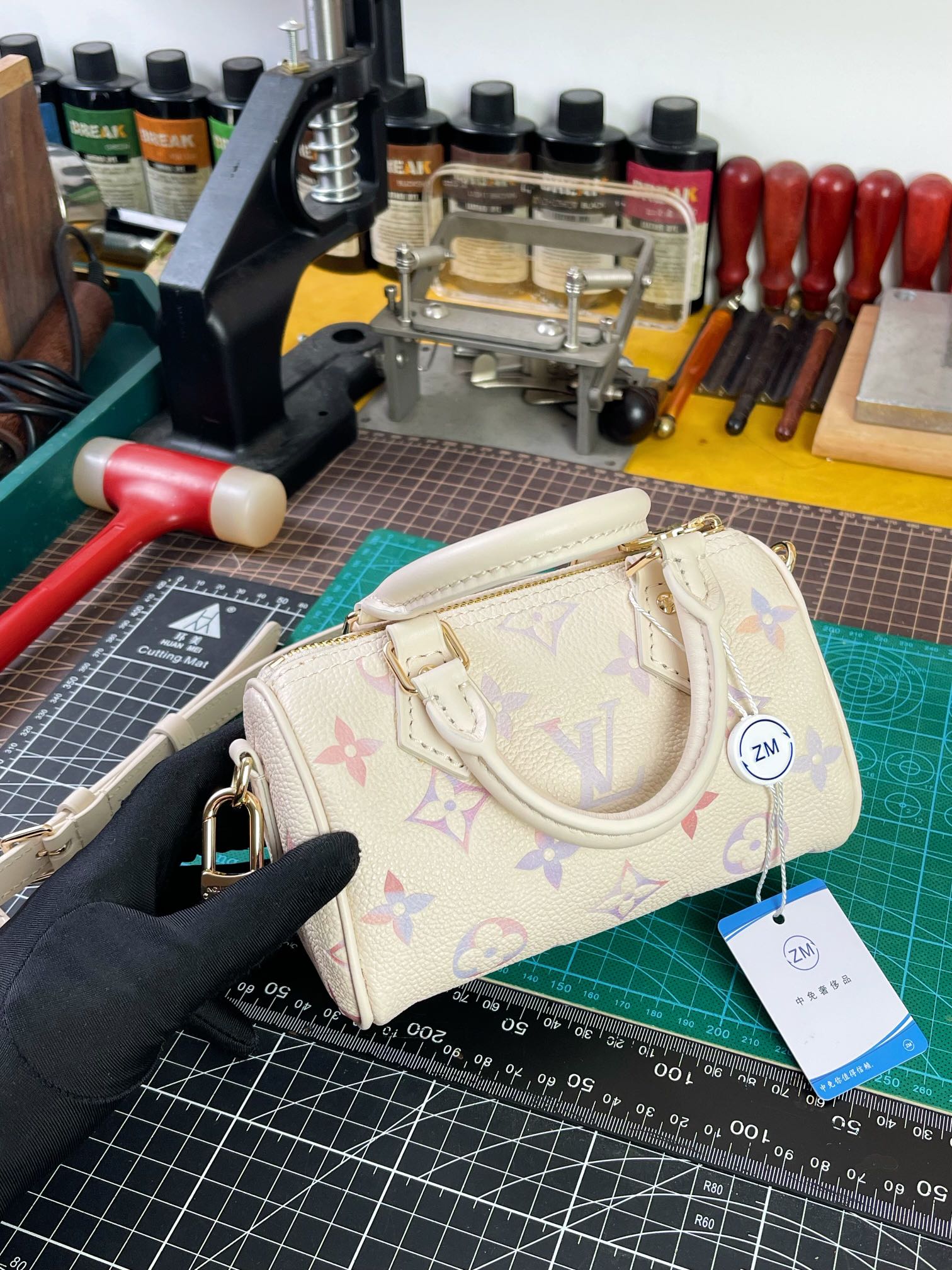 ルイ・ヴィトン スモール クロスボディバッグ M25591 詳細画像 3