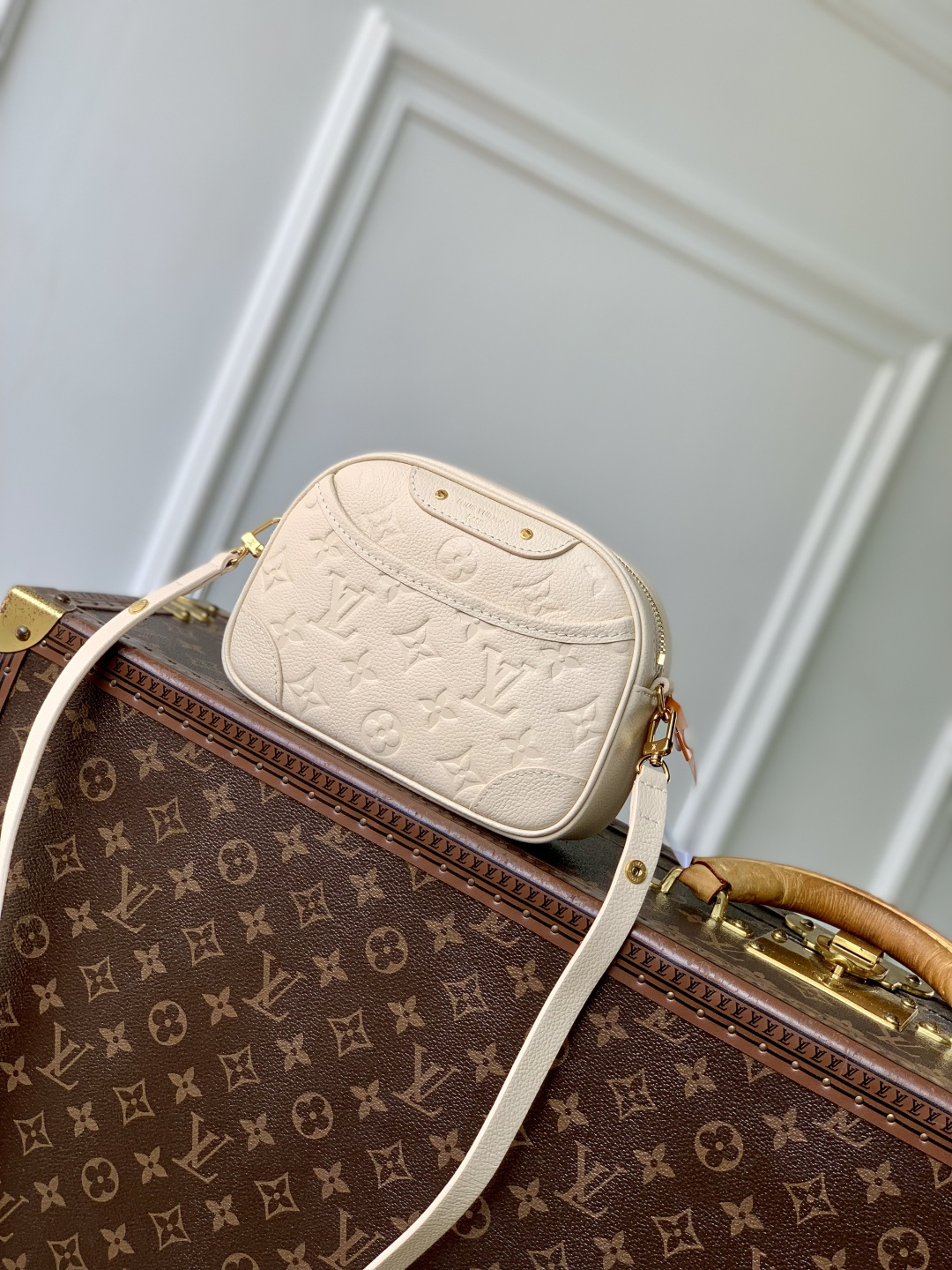 ルイ・ヴィトン オデオン BB モノグラム・アンプラント クリーム ベージュ M26509 詳細画像 1