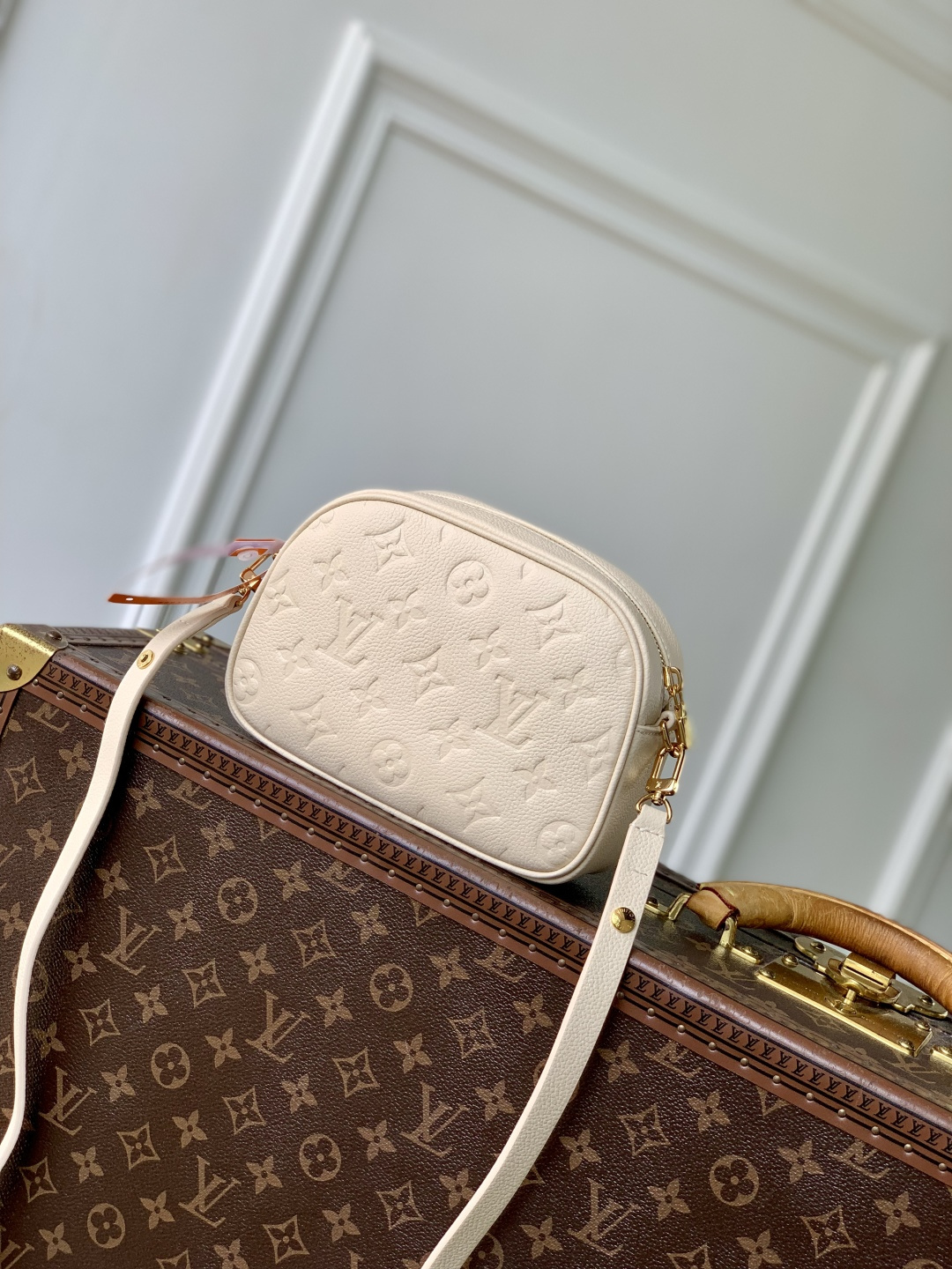 ルイ・ヴィトン オデオン BB モノグラム・アンプラント クリーム ベージュ M26509 詳細画像 3