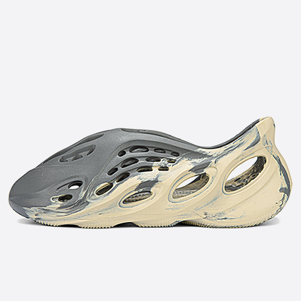 アディダス XカニエウェストyeezyフォームランナームーングレーGV7904(PK) 画像 1