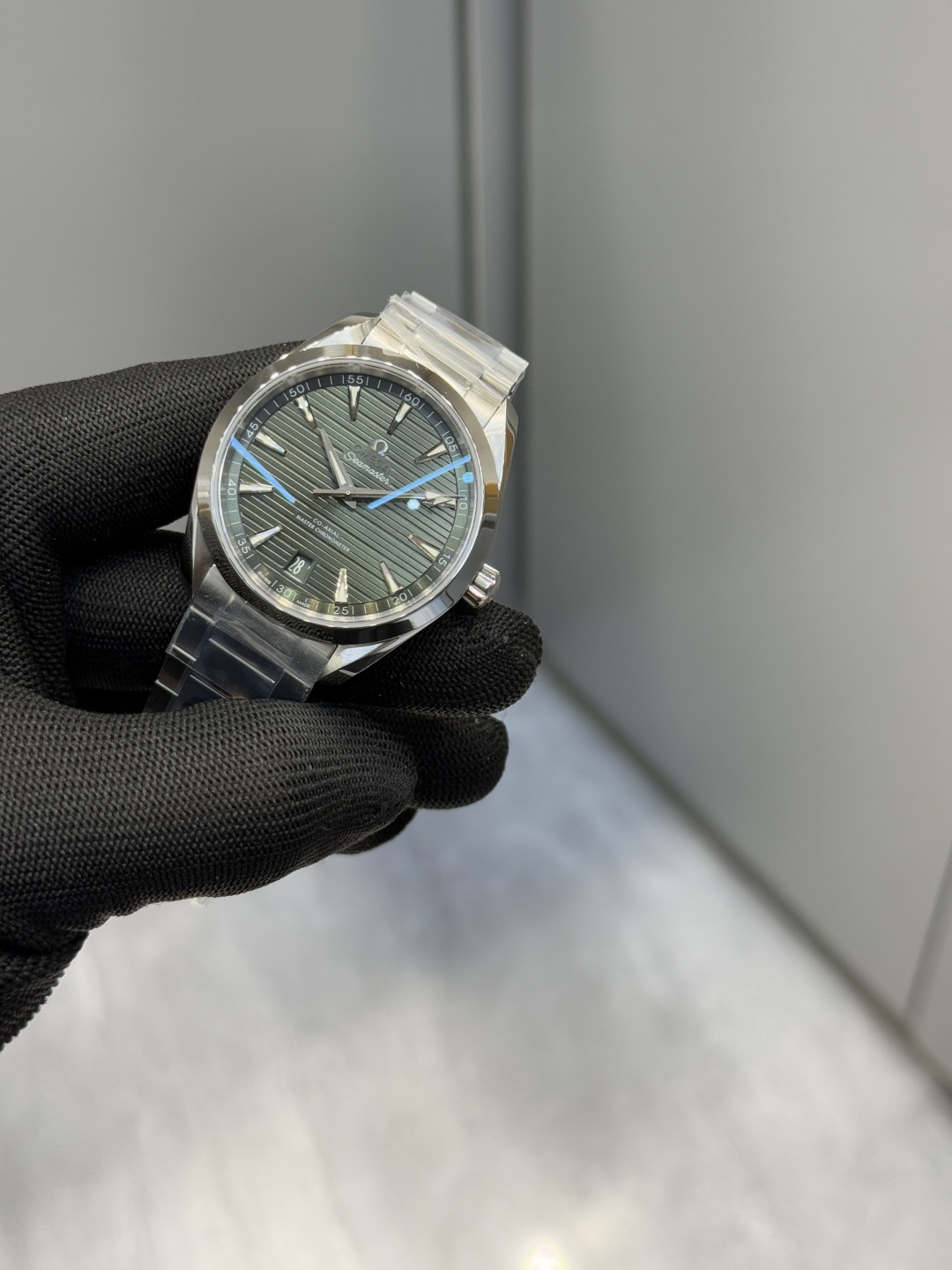 オメガ シーマスター アクアテラ 150M コーアクシャル 41mm キャリバー 8900 画像 4