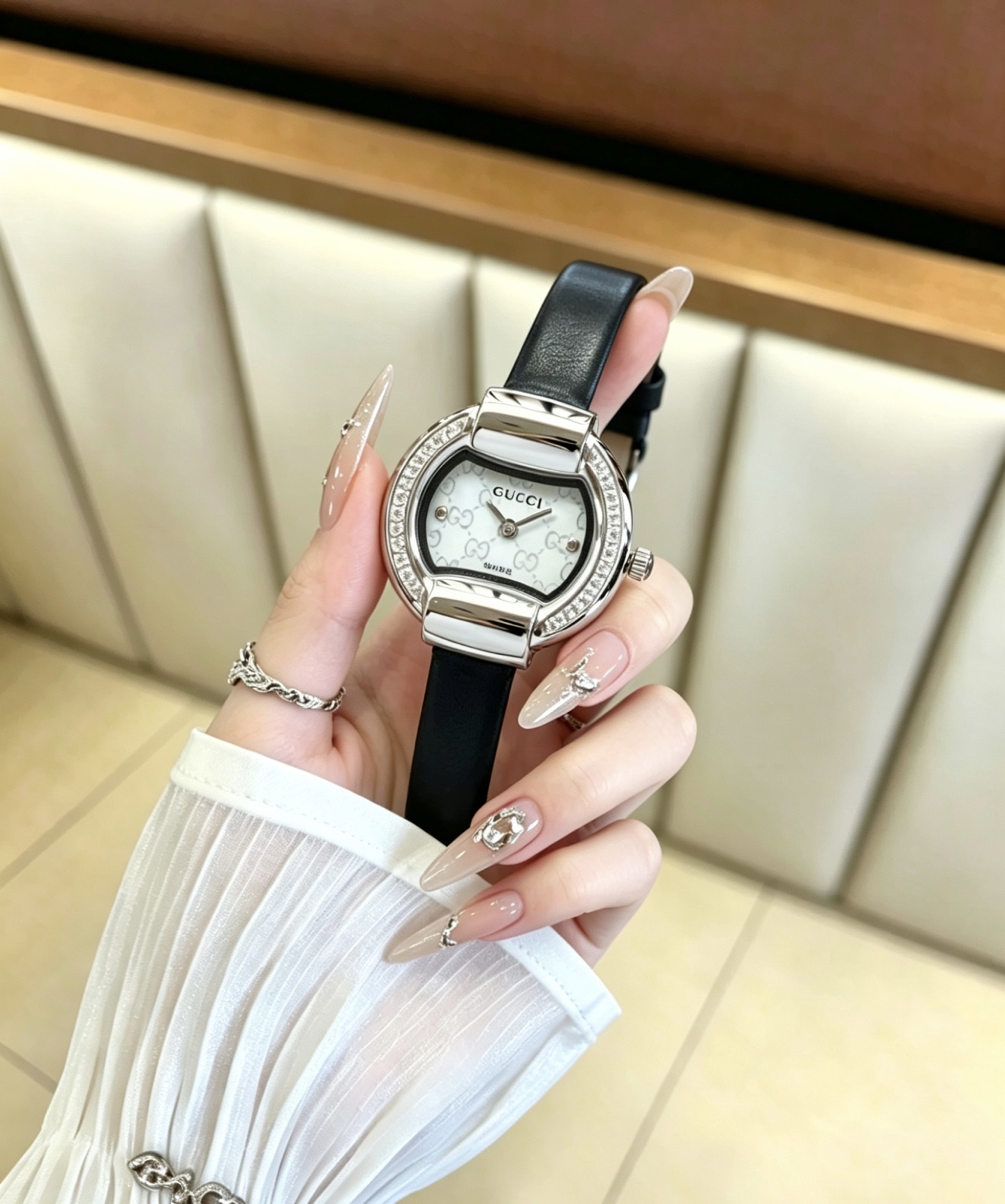 グッチ Gタイムレス GGロゴ クォーツ イエローゴールド シルバー ウォッチ 詳細画像 3