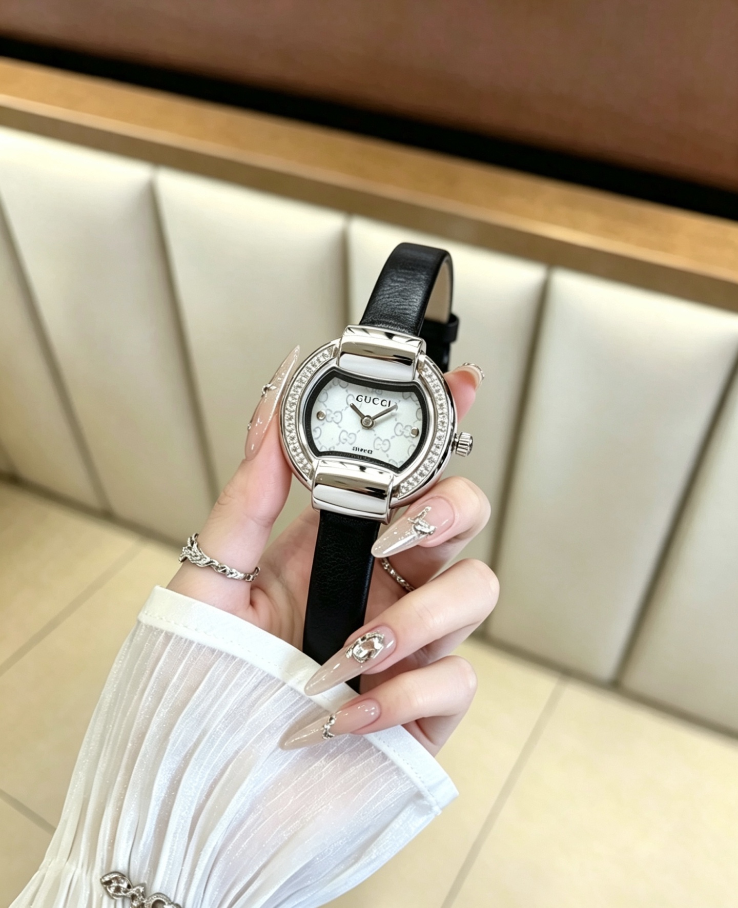 グッチ Gタイムレス GGロゴ クォーツ イエローゴールド シルバー ウォッチ 画像 4
