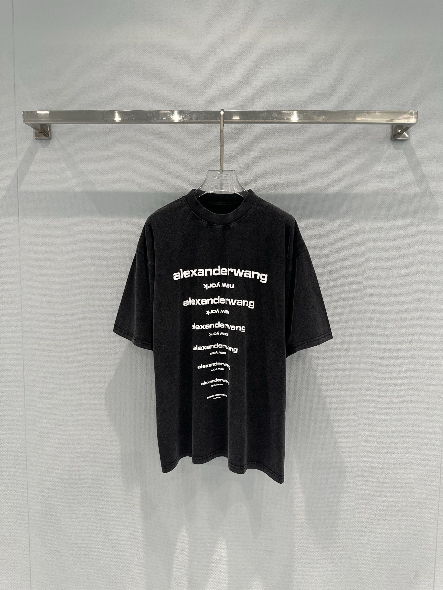 アレキサンダーワン 黒 ウォッシュ ロゴグラフィック Tシャツ 詳細画像 2