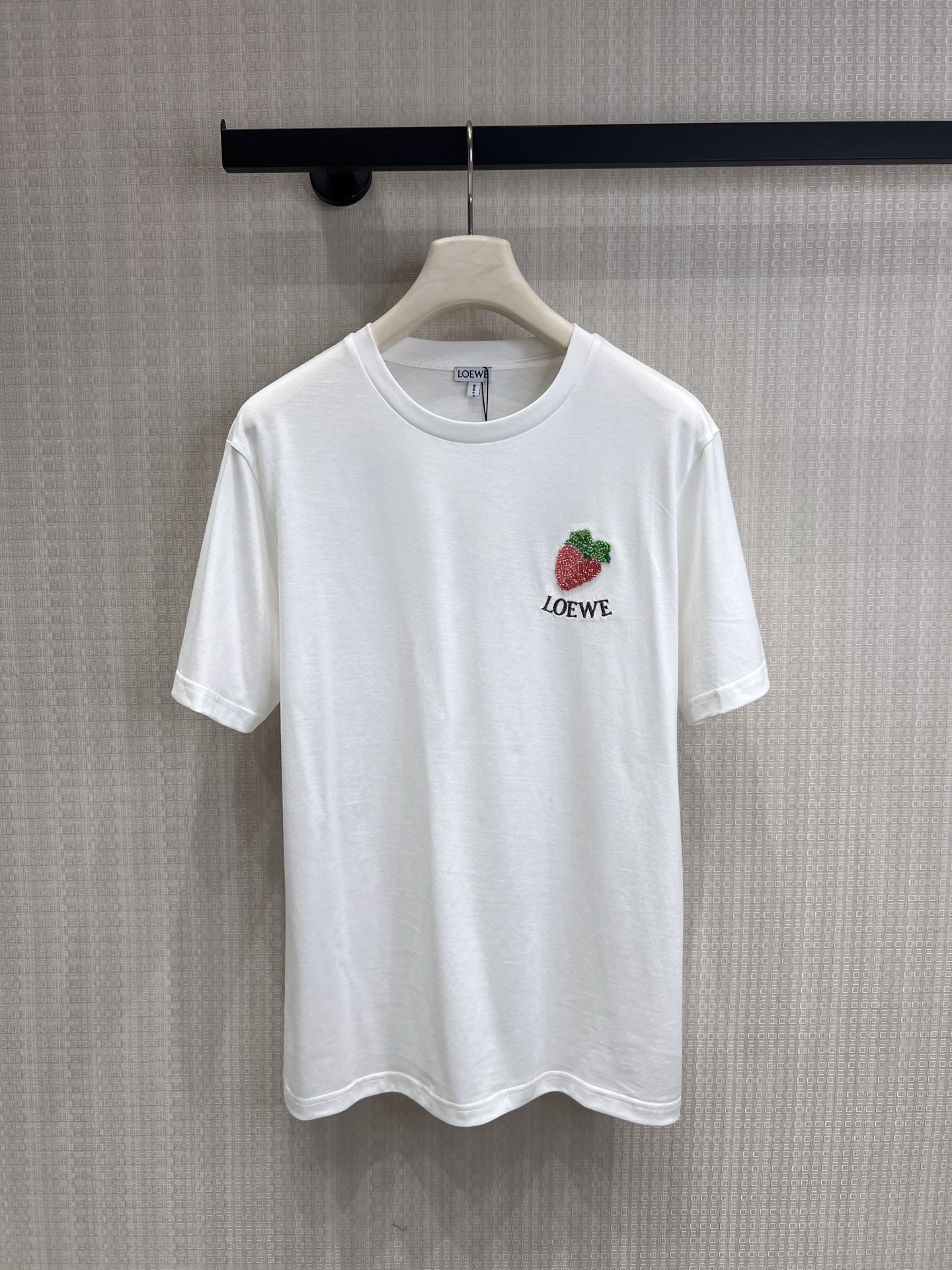 ロエベ 黒 クリスタル装飾 ストロベリーグラフィック Tシャツ 詳細画像 2