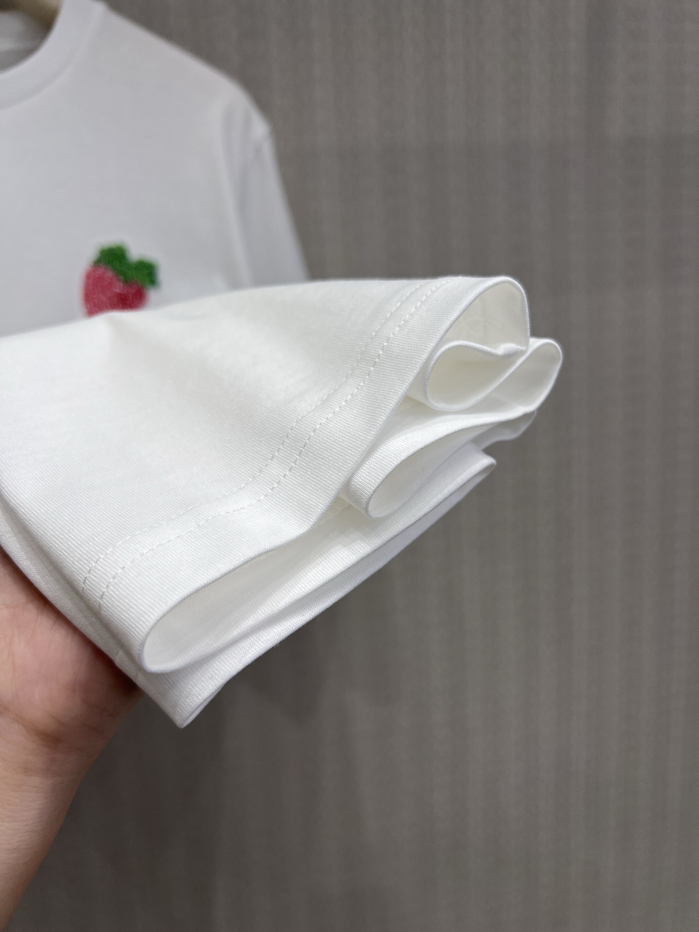 ロエベ 黒 クリスタル装飾 ストロベリーグラフィック Tシャツ 画像 9