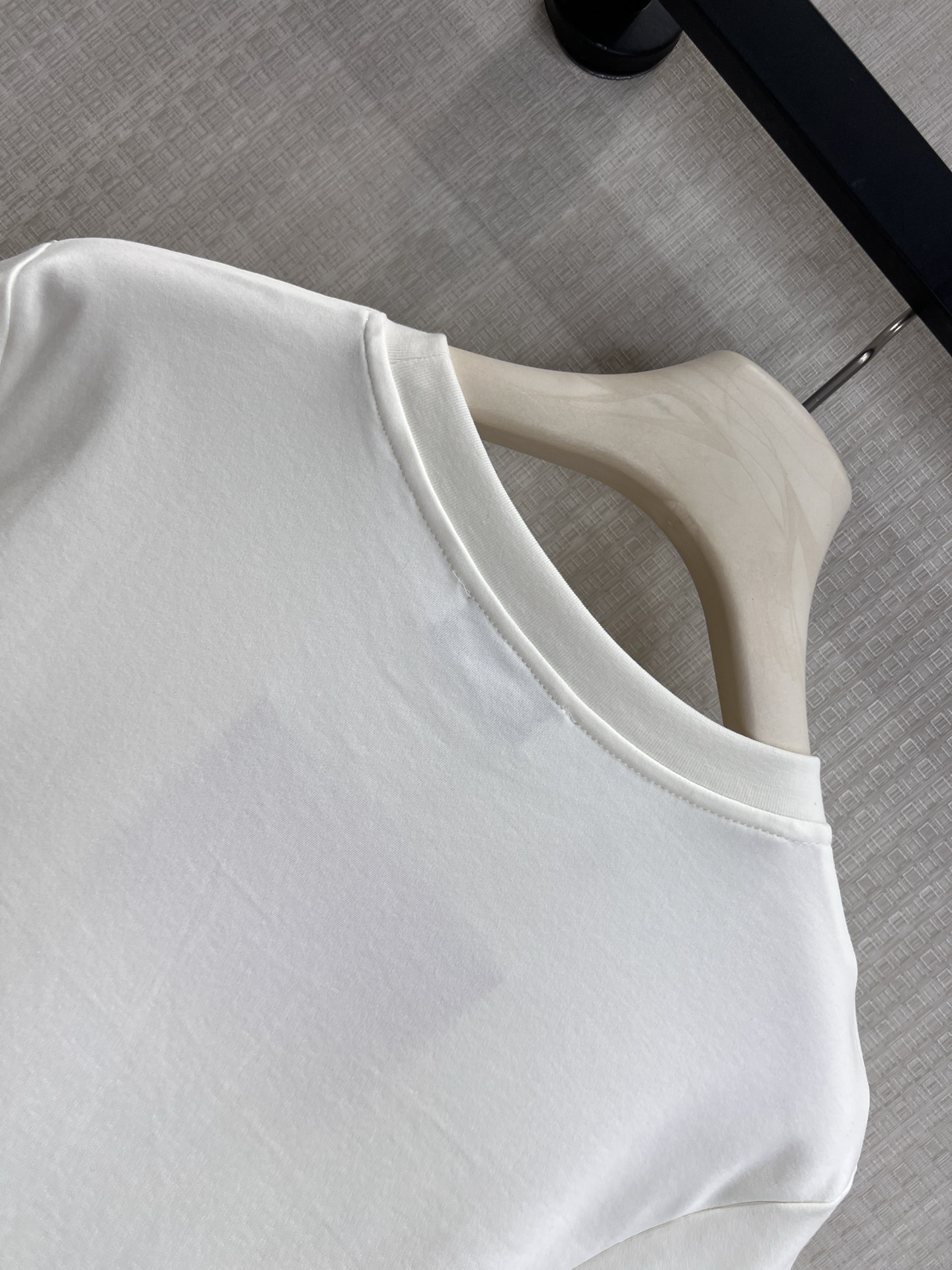 ミュウミュウ 黒 ロゴ刺繍 クリスタル装飾 ニットTシャツ 画像 5