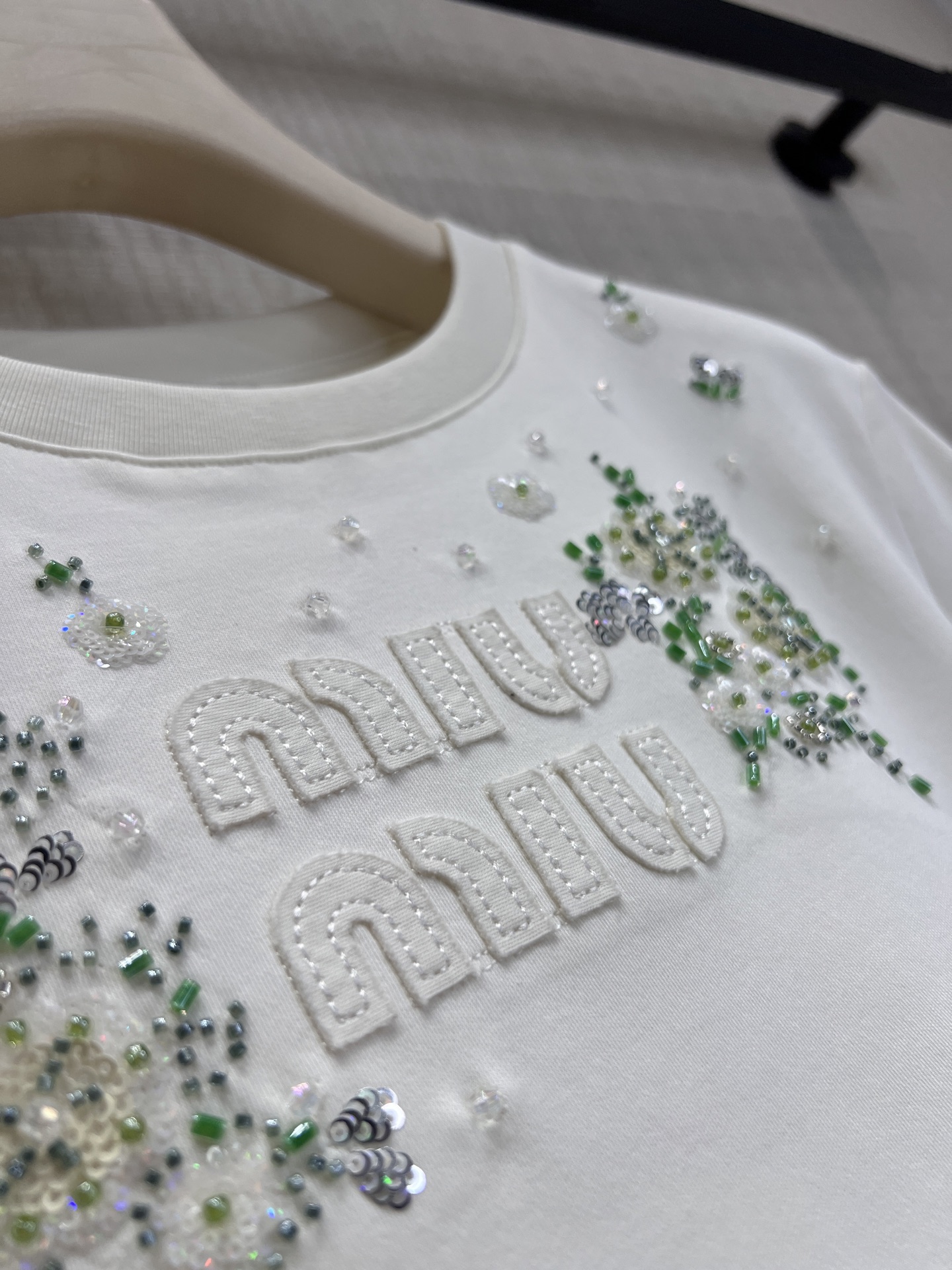 ミュウミュウ 黒 ロゴ刺繍 クリスタル装飾 ニットTシャツ 画像 6