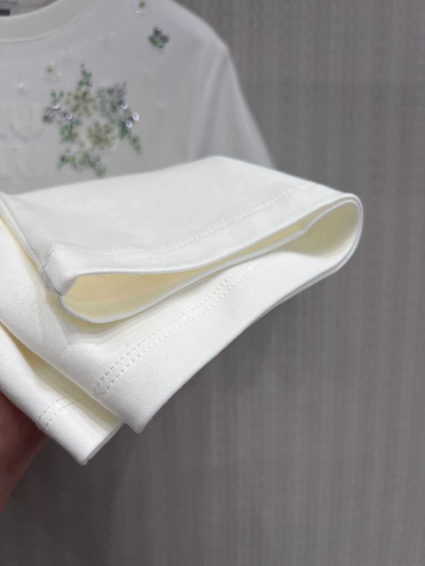 ミュウミュウ 黒 ロゴ刺繍 クリスタル装飾 ニットTシャツ 画像 9